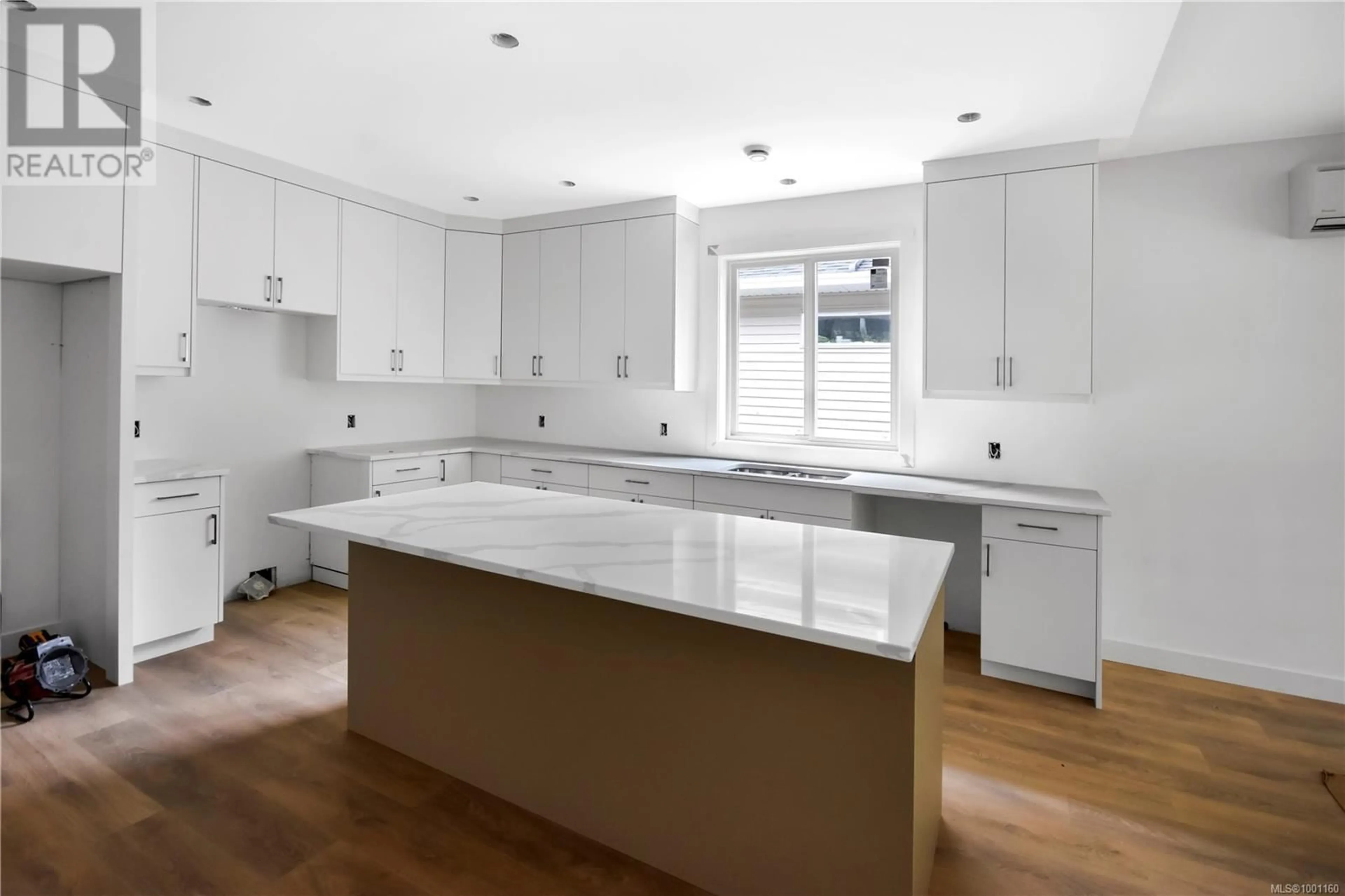 Open concept kitchen, ceramic/tile floor for 1009 ROZZANO PLACE, Ladysmith British Columbia V9G1P8