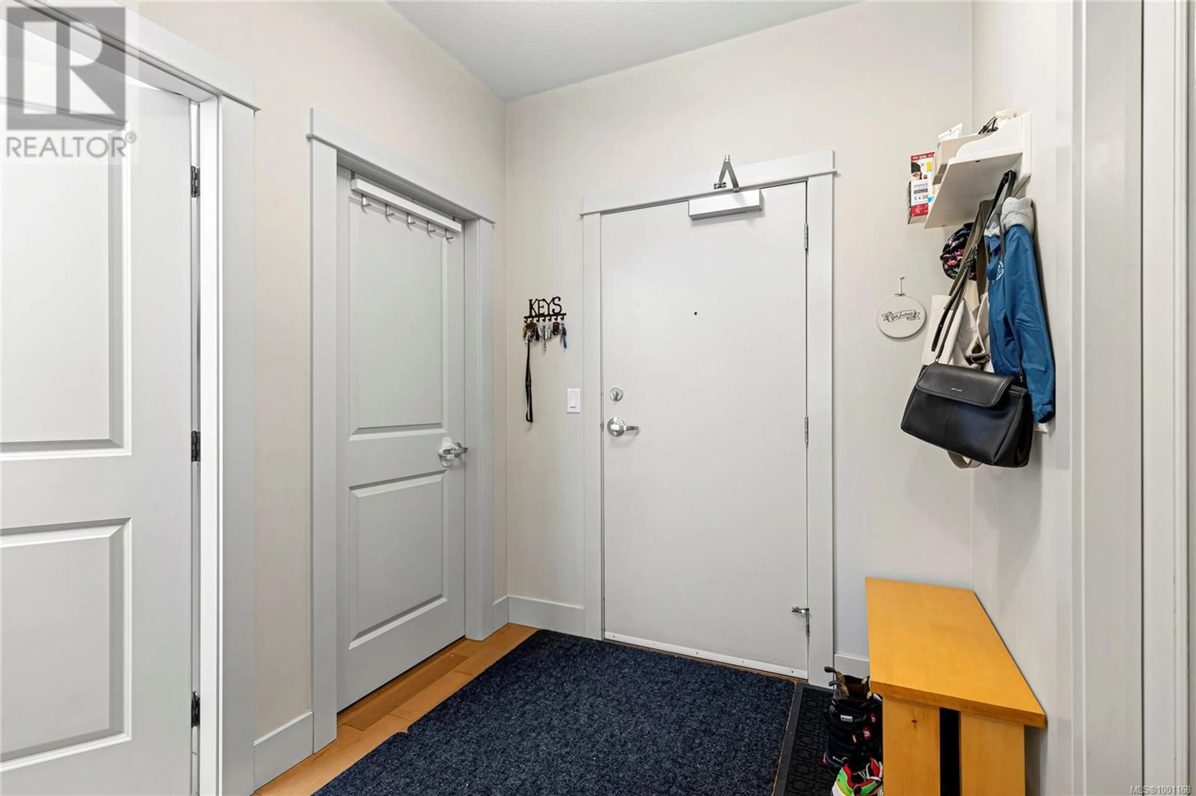 Indoor entryway for 114 - 6310 MCROBB AVENUE, Nanaimo British Columbia V9V1W8