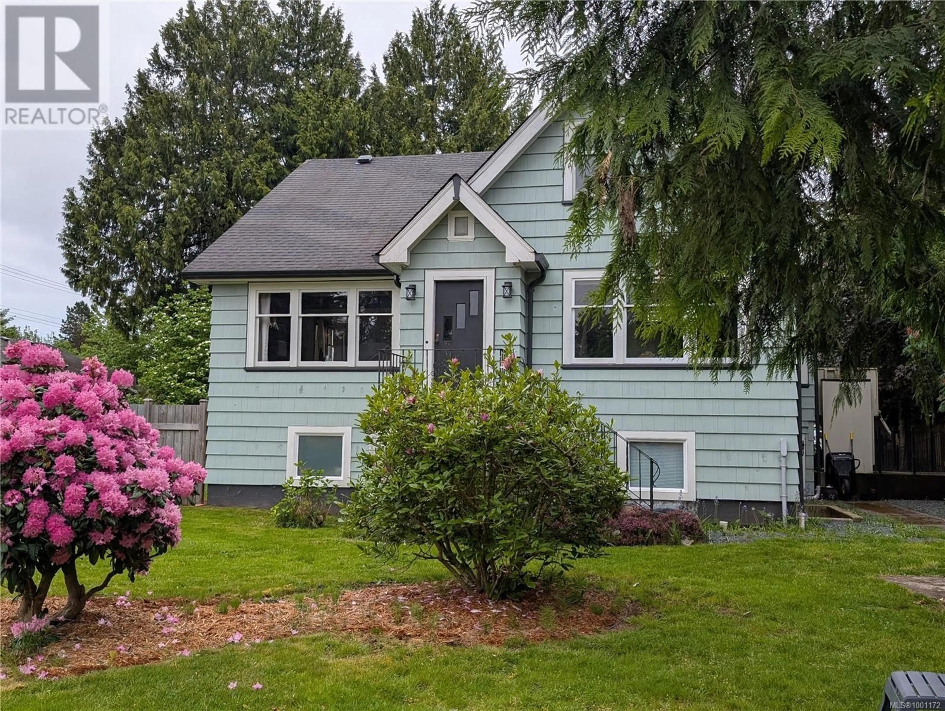 Home with vinyl exterior material, street for 1249 9TH STREET, Courtenay British Columbia V9N1P3