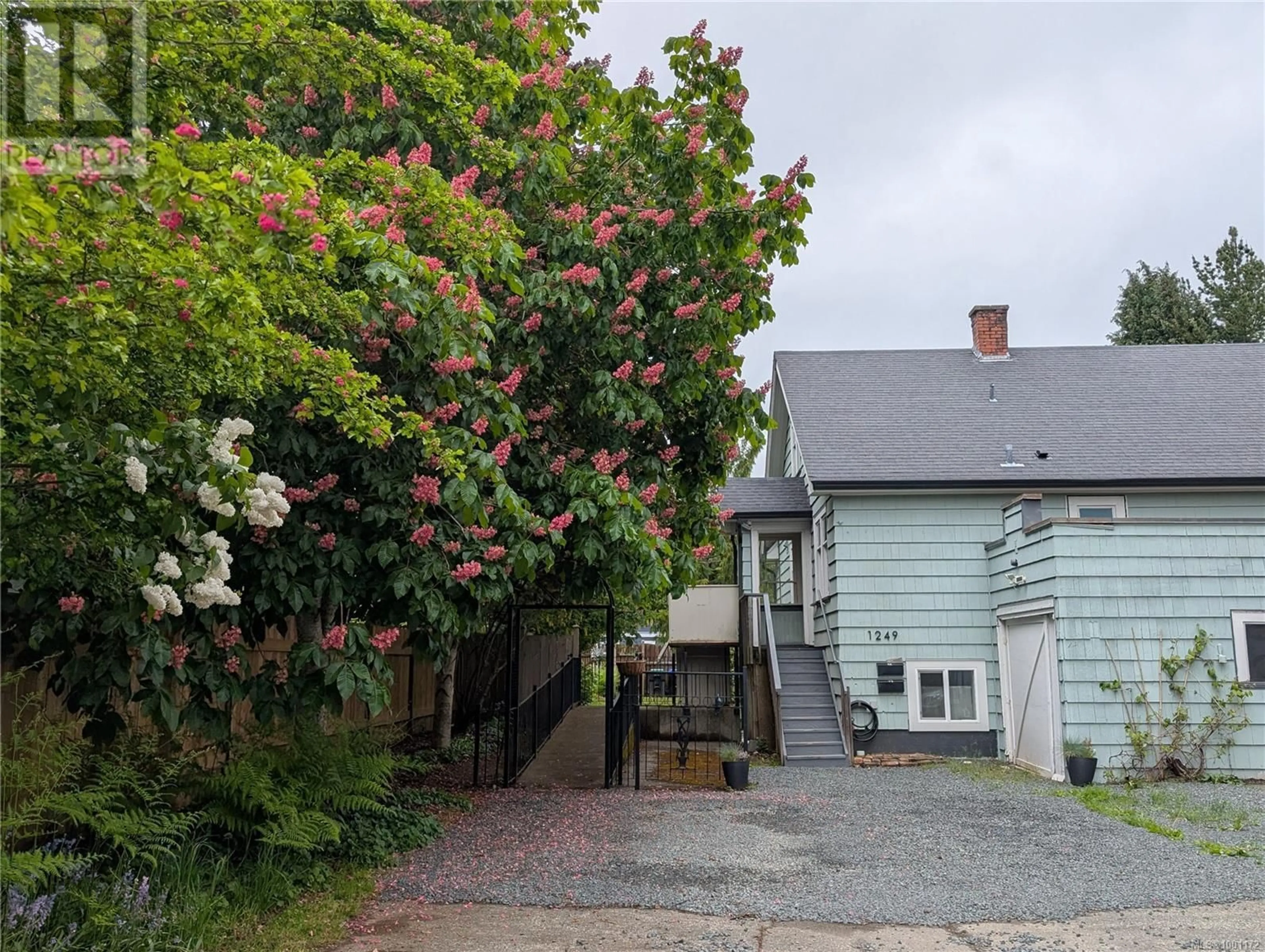 A pic from outside/outdoor area/front of a property/back of a property/a pic from drone, street for 1249 9TH STREET, Courtenay British Columbia V9N1P3