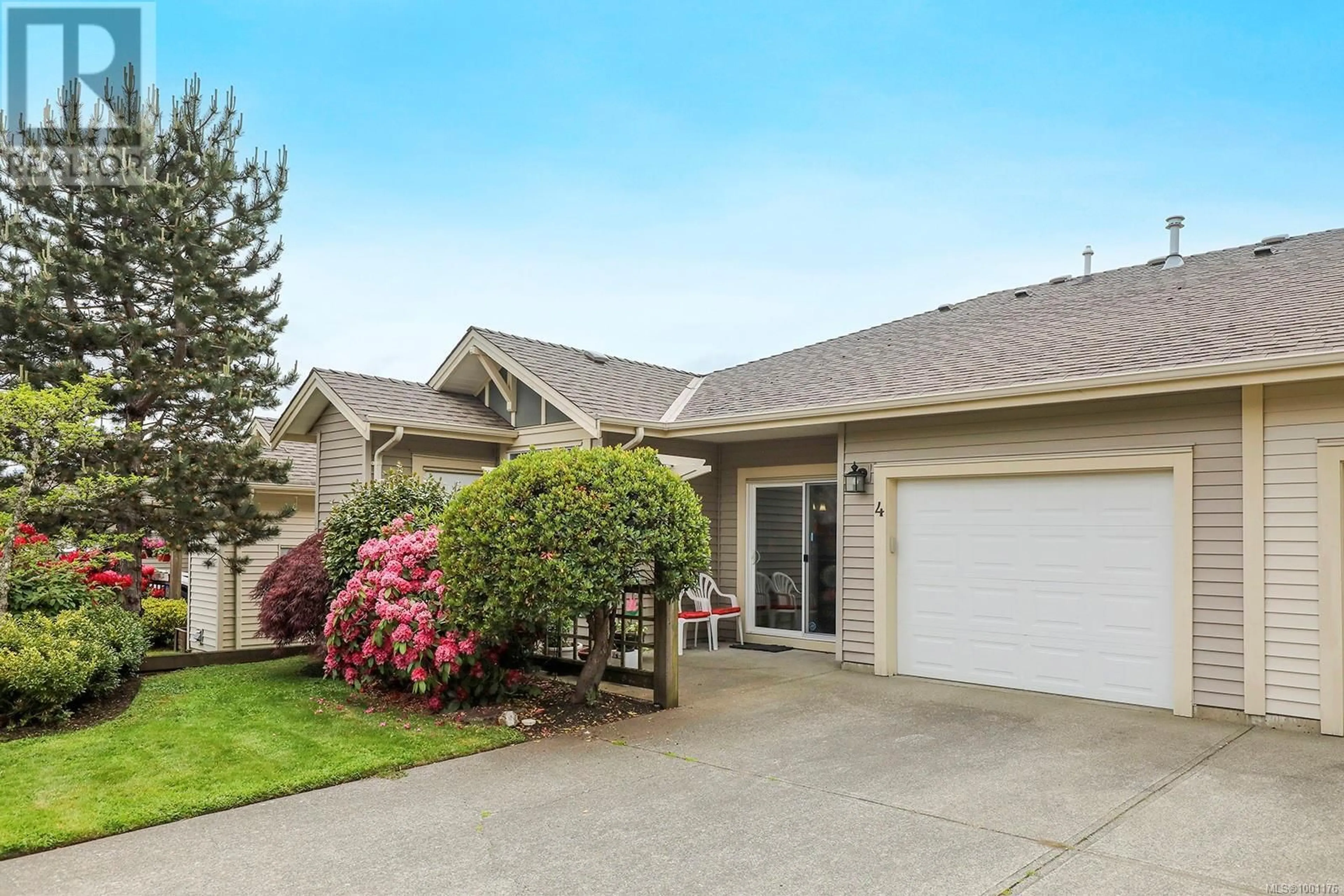 Home with vinyl exterior material, street for 4 - 730 ASPEN ROAD, Comox British Columbia V9M0A4