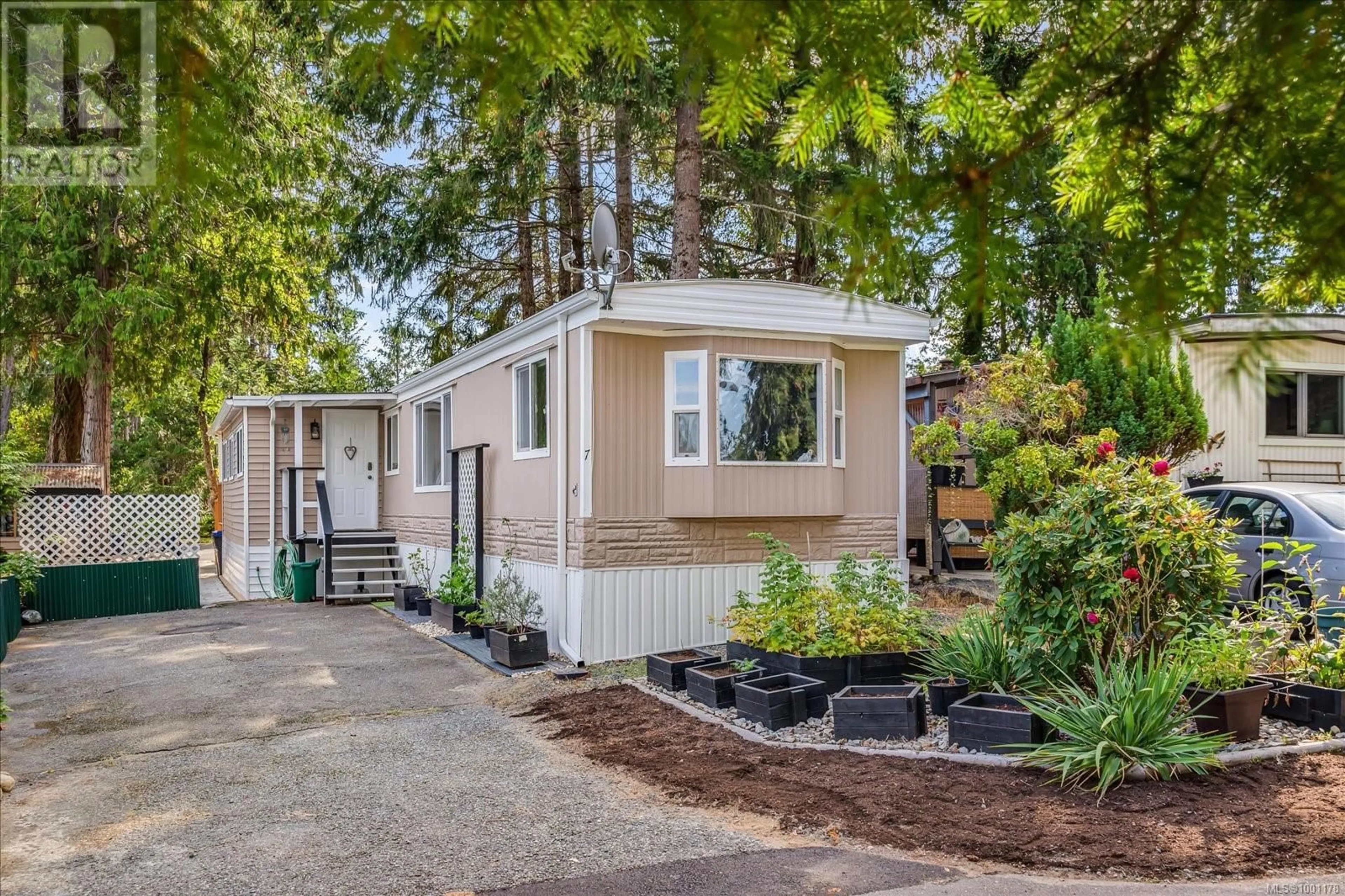 Home with vinyl exterior material, street for 7 - 1247 ARBUTUS ROAD, Parksville British Columbia V9P1R4