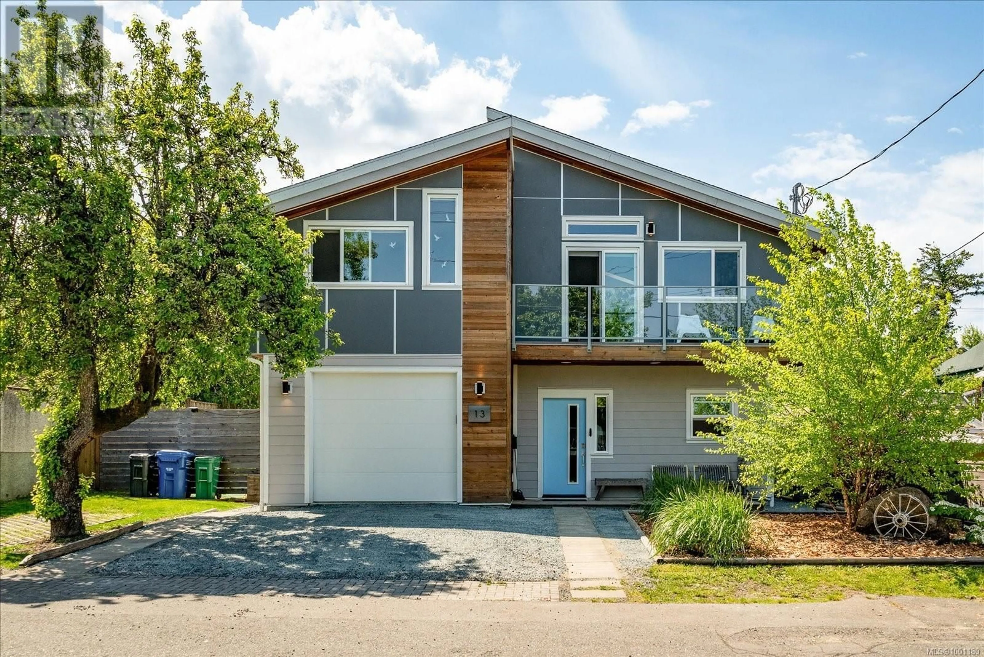 Home with vinyl exterior material, street for 13 GILLESPIE STREET, Nanaimo British Columbia V9R4Y2