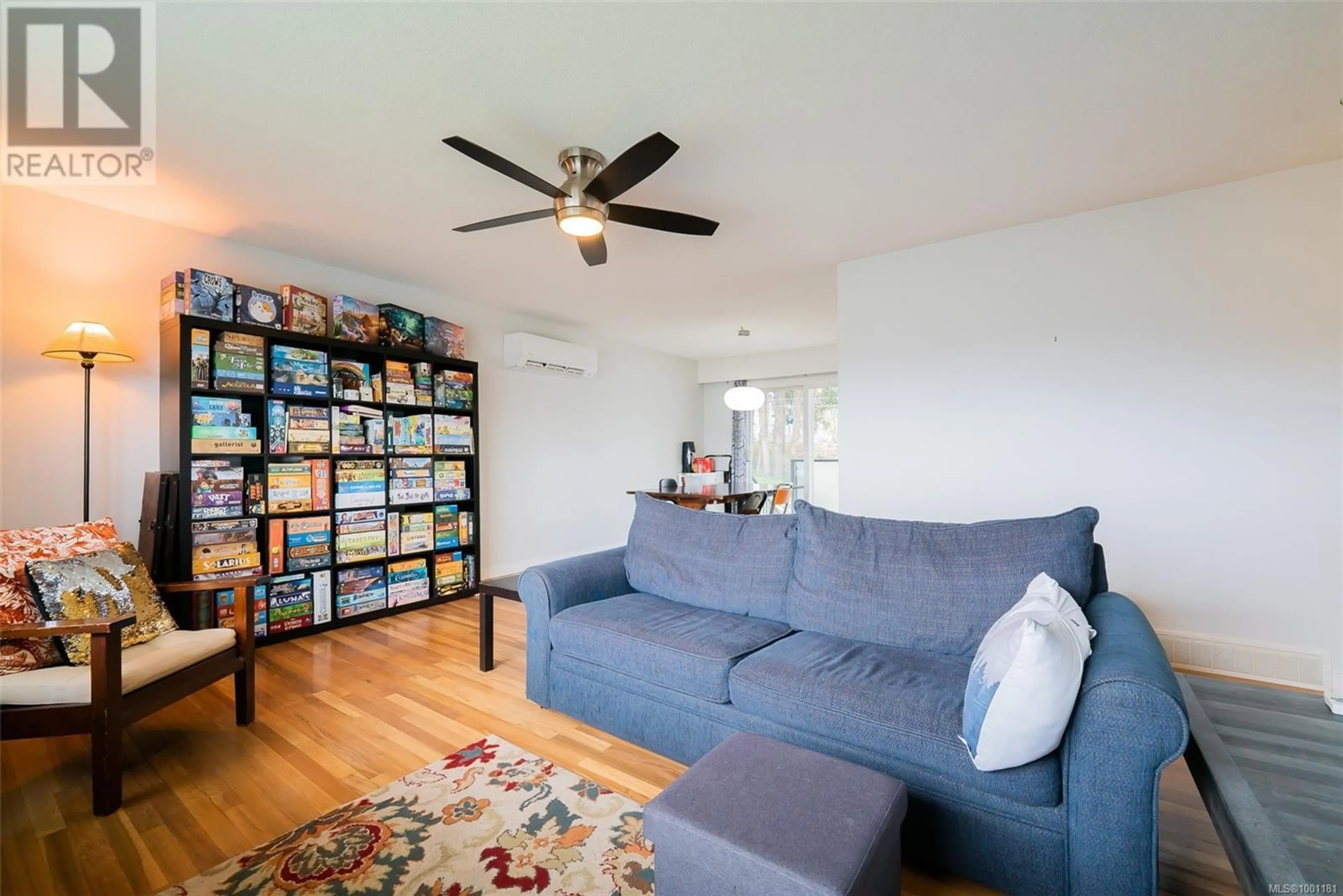Living room with furniture, wood/laminate floor for 90 WAKESIAH AVENUE, Nanaimo British Columbia V9R3J8