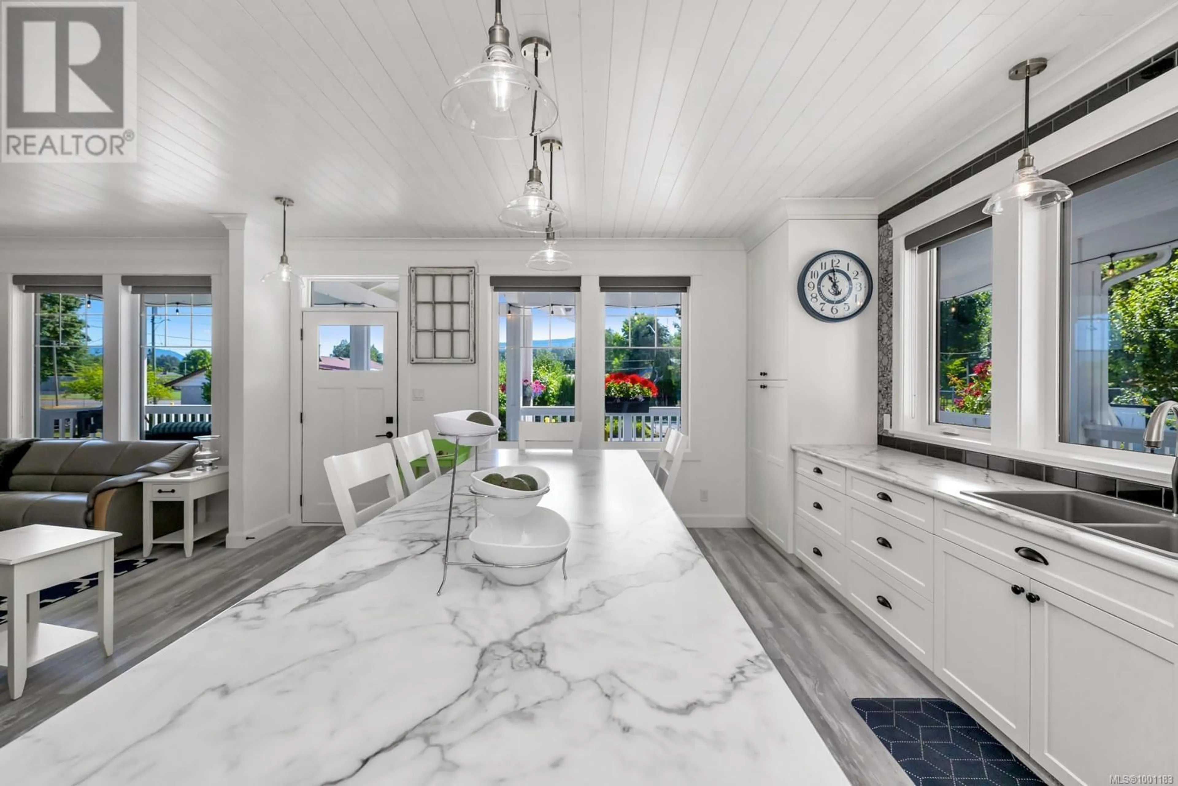 Contemporary kitchen, ceramic/tile floor for 141 CASTLE PLACE, Duncan British Columbia V9L4Y3