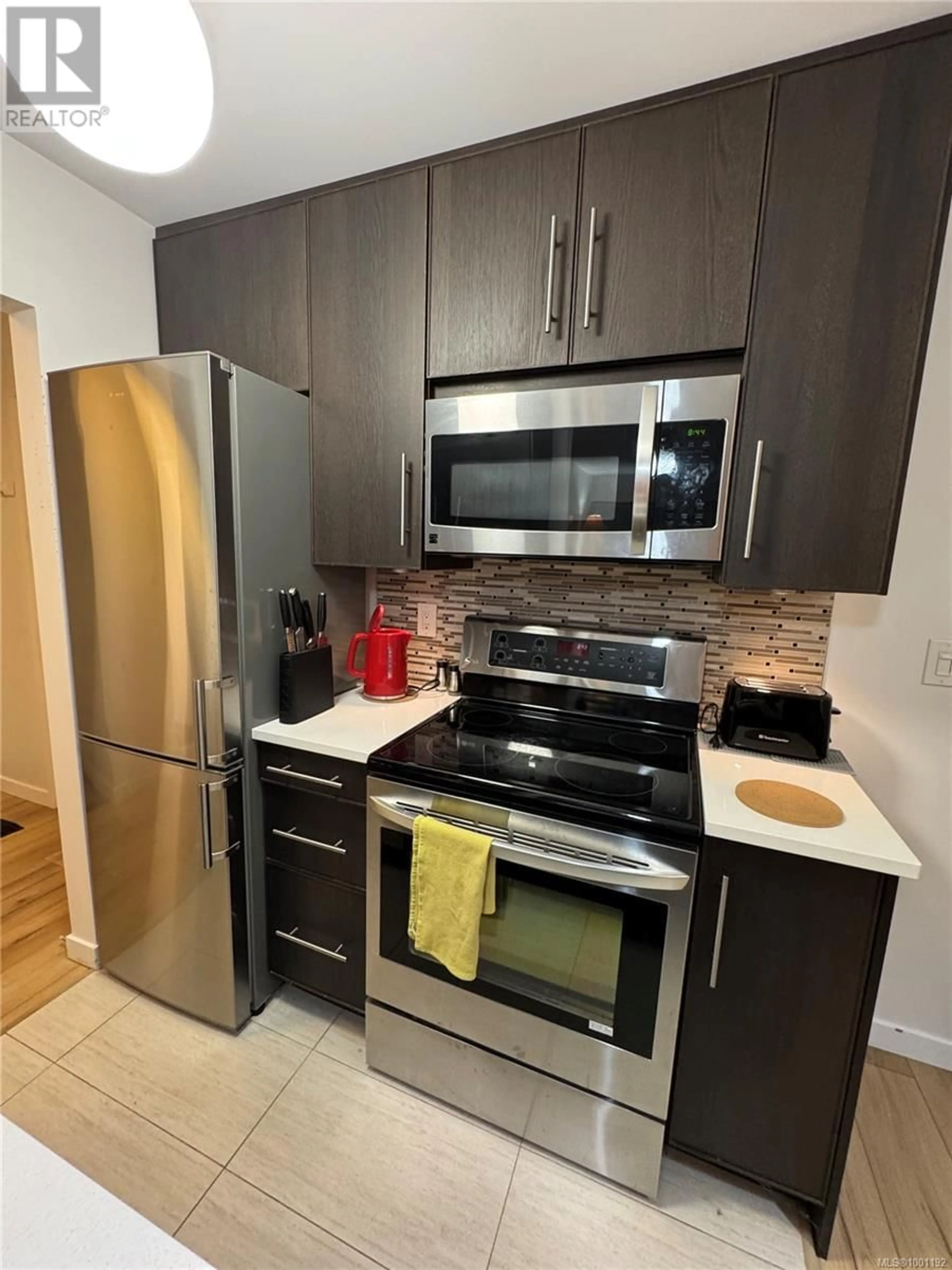 Standard kitchen, unknown for 101 - 964 HEYWOOD AVENUE, Victoria British Columbia V8V2Y5