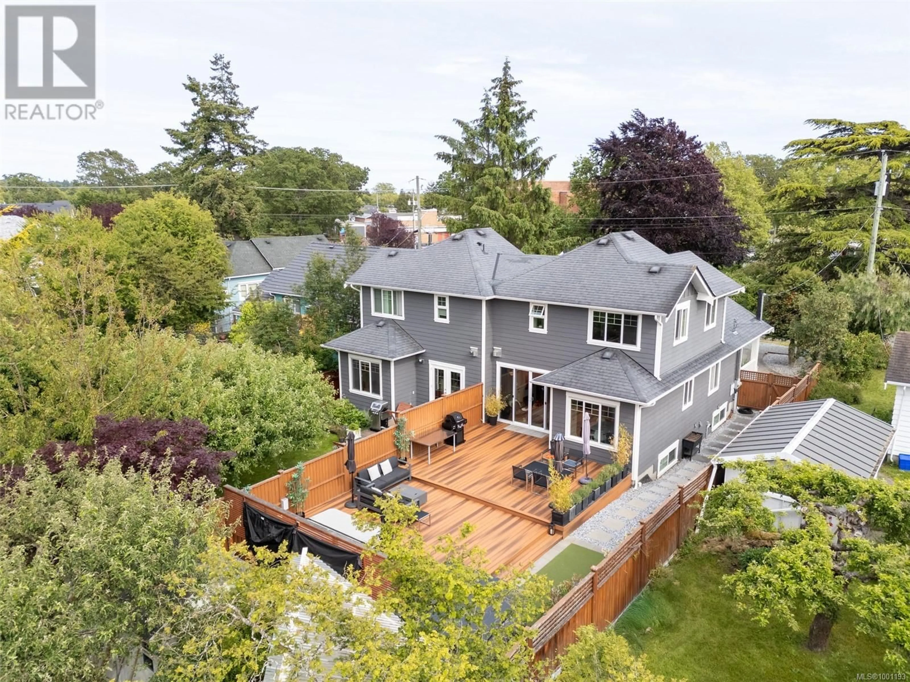 A pic from outside/outdoor area/front of a property/back of a property/a pic from drone, unknown for 1 - 1508 HOLLY STREET, Victoria British Columbia V8R2Y5