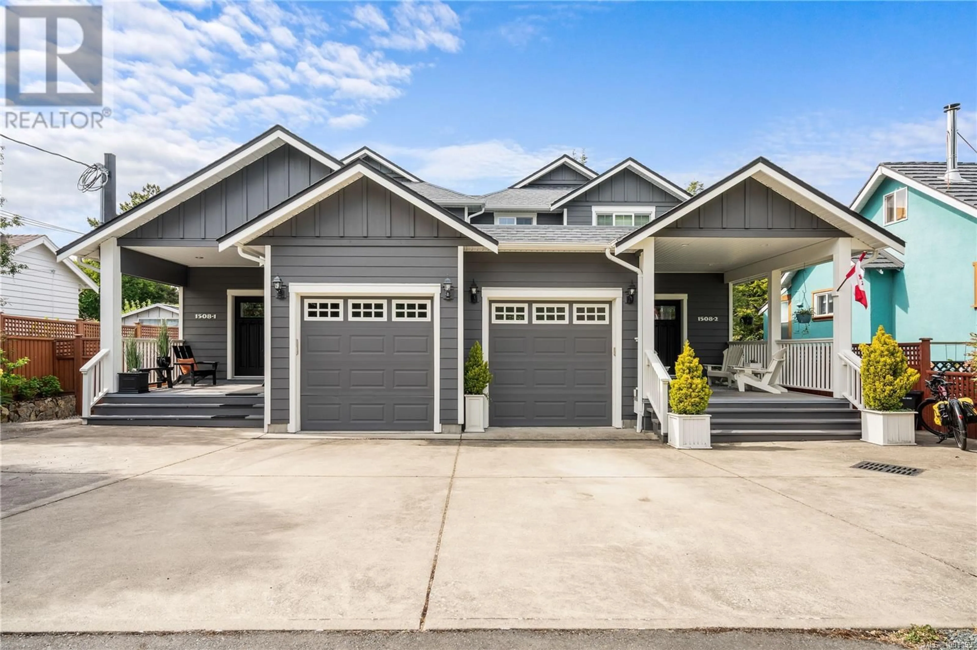 Home with vinyl exterior material, street for 1 - 1508 HOLLY STREET, Victoria British Columbia V8R2Y5