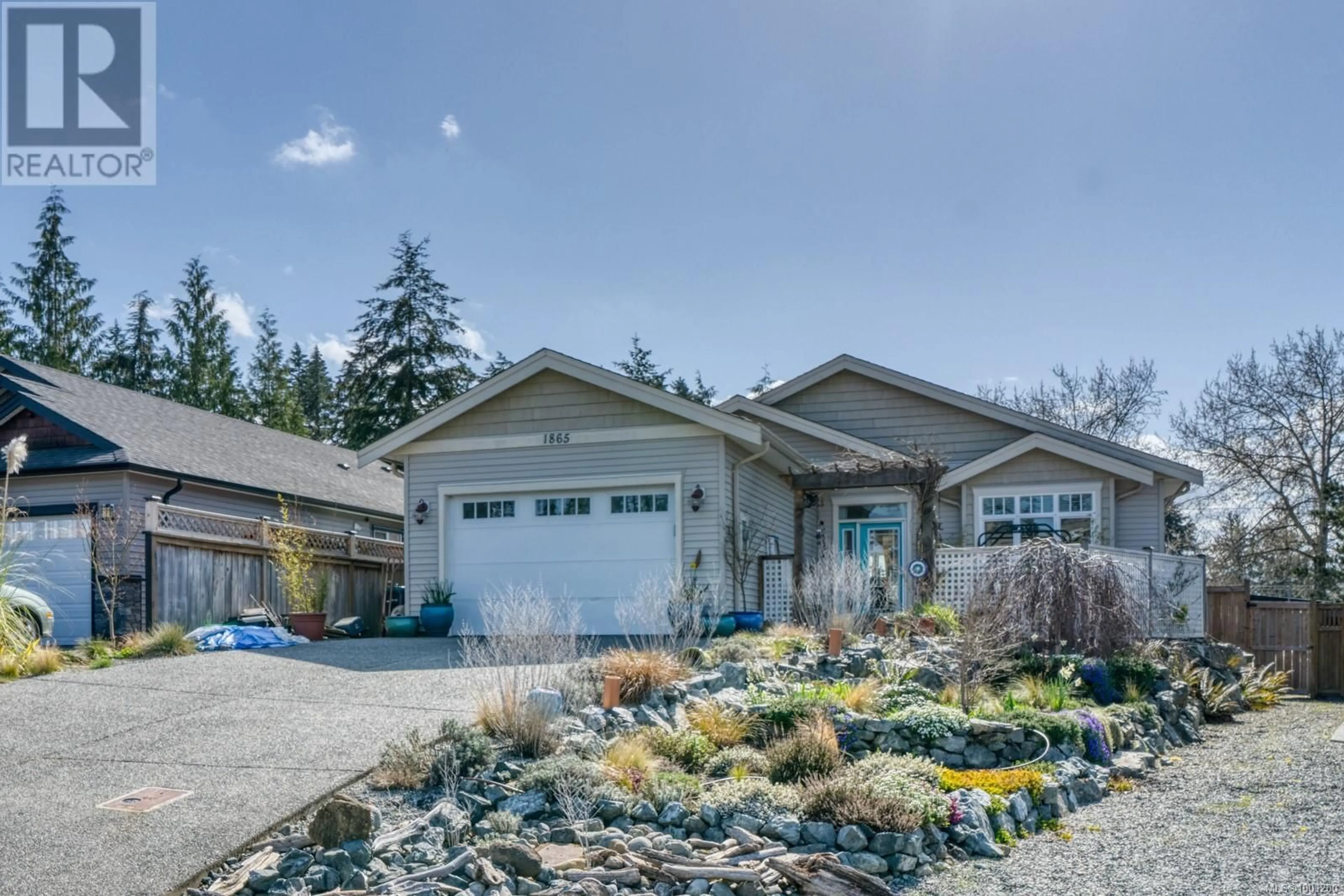 Home with vinyl exterior material, street for 1865 WILLIAM QUINN WAY, Nanaimo British Columbia V9X0B1