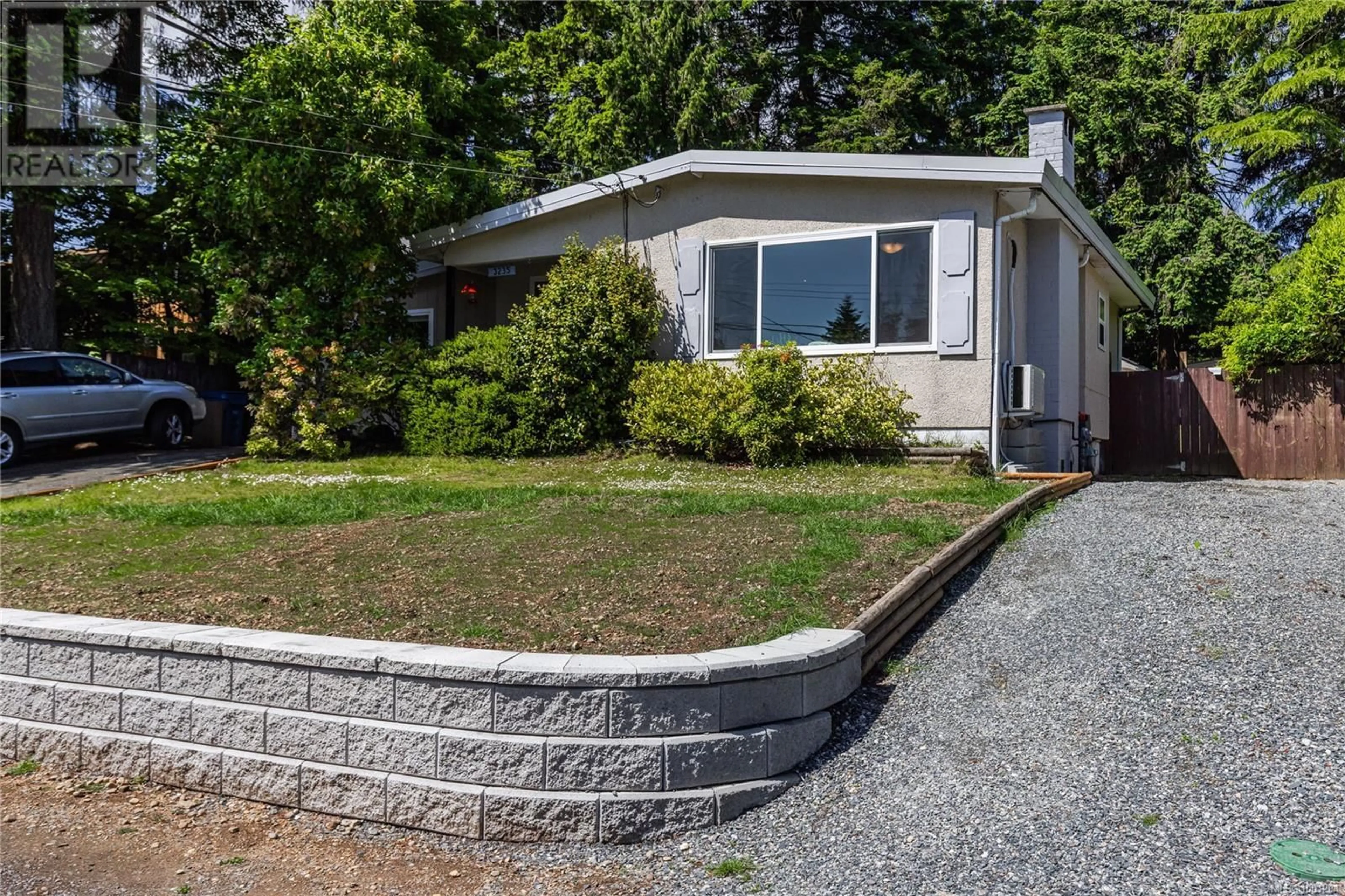 Home with vinyl exterior material, street for 3235 UPLANDS DRIVE, Nanaimo British Columbia V9T2T2