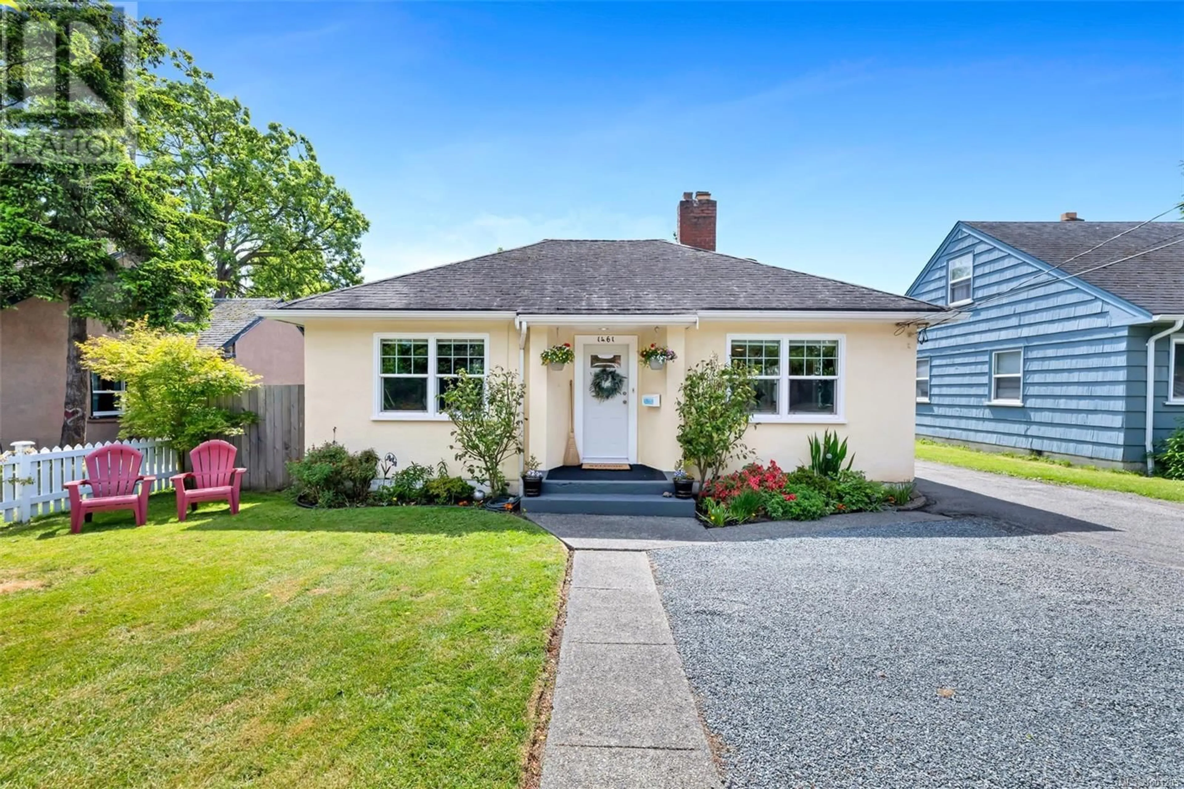 Home with vinyl exterior material, street for 1461 HILLSIDE AVENUE, Victoria British Columbia V8T2B9