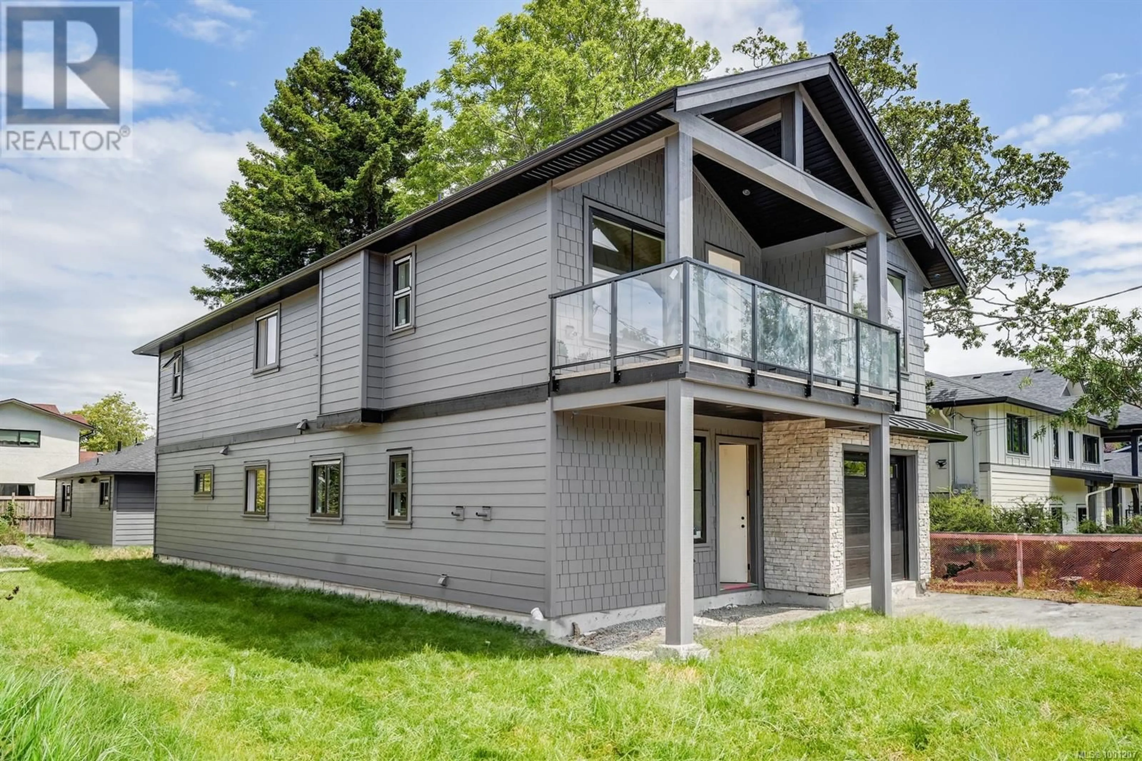 Home with vinyl exterior material, building for Lot B - 1646 KENMORE ROAD, Saanich British Columbia V8N2E5
