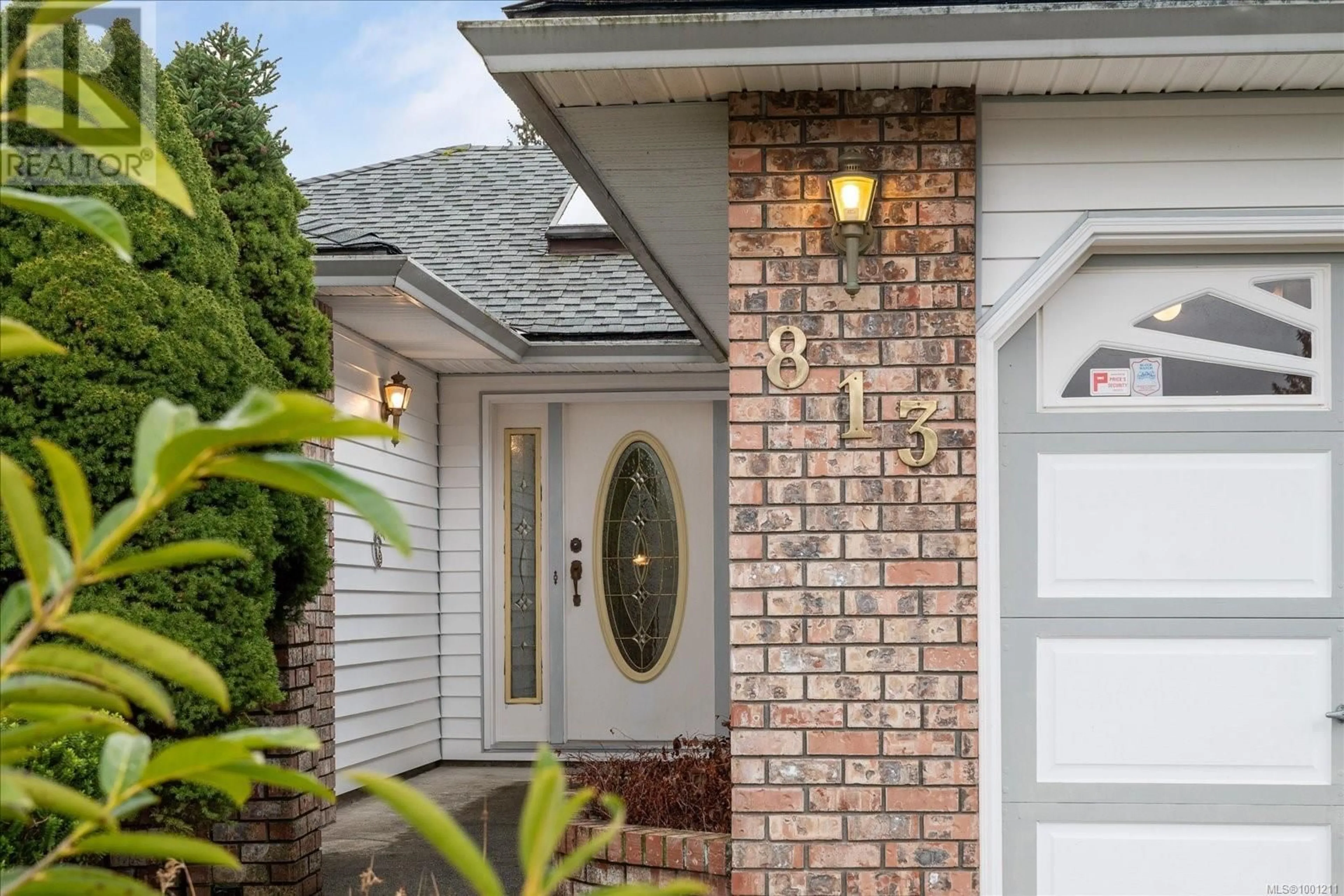 Home with brick exterior material, street for 813 CAMERON WAY, Ladysmith British Columbia V9G1N3