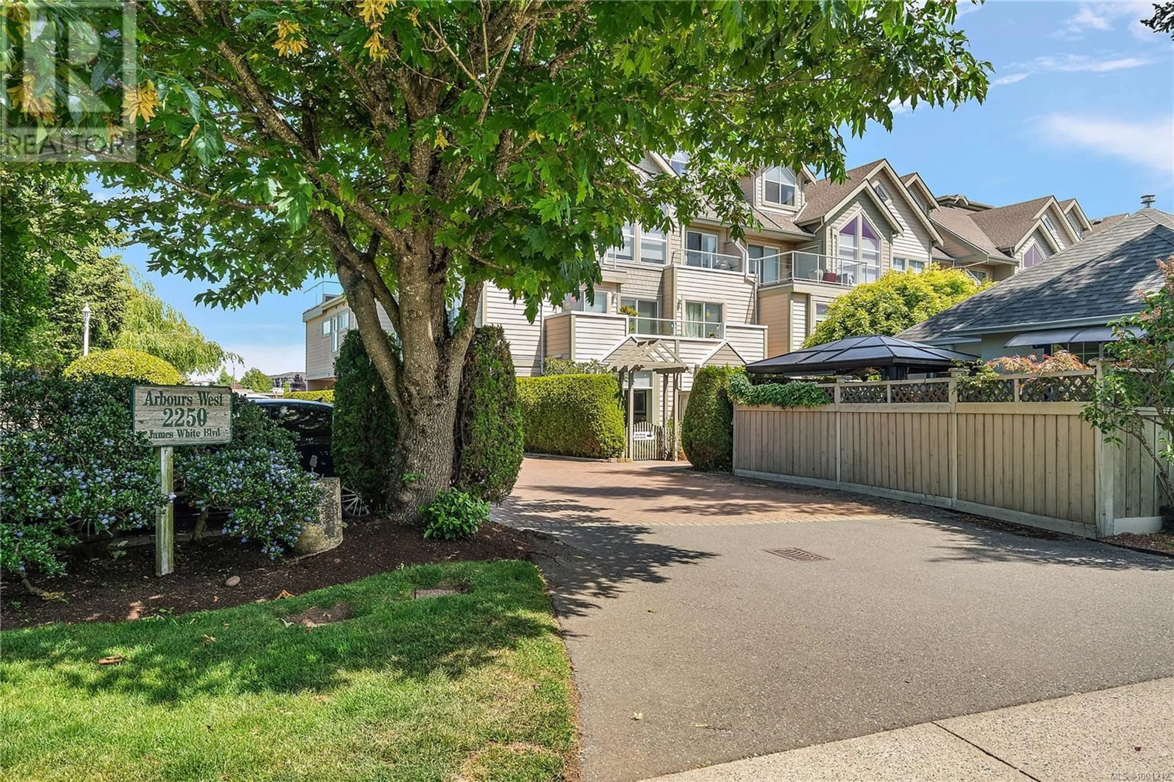Patio, street for 401 - 2250 JAMES WHITE BOULEVARD, Sidney British Columbia V8L1Z4