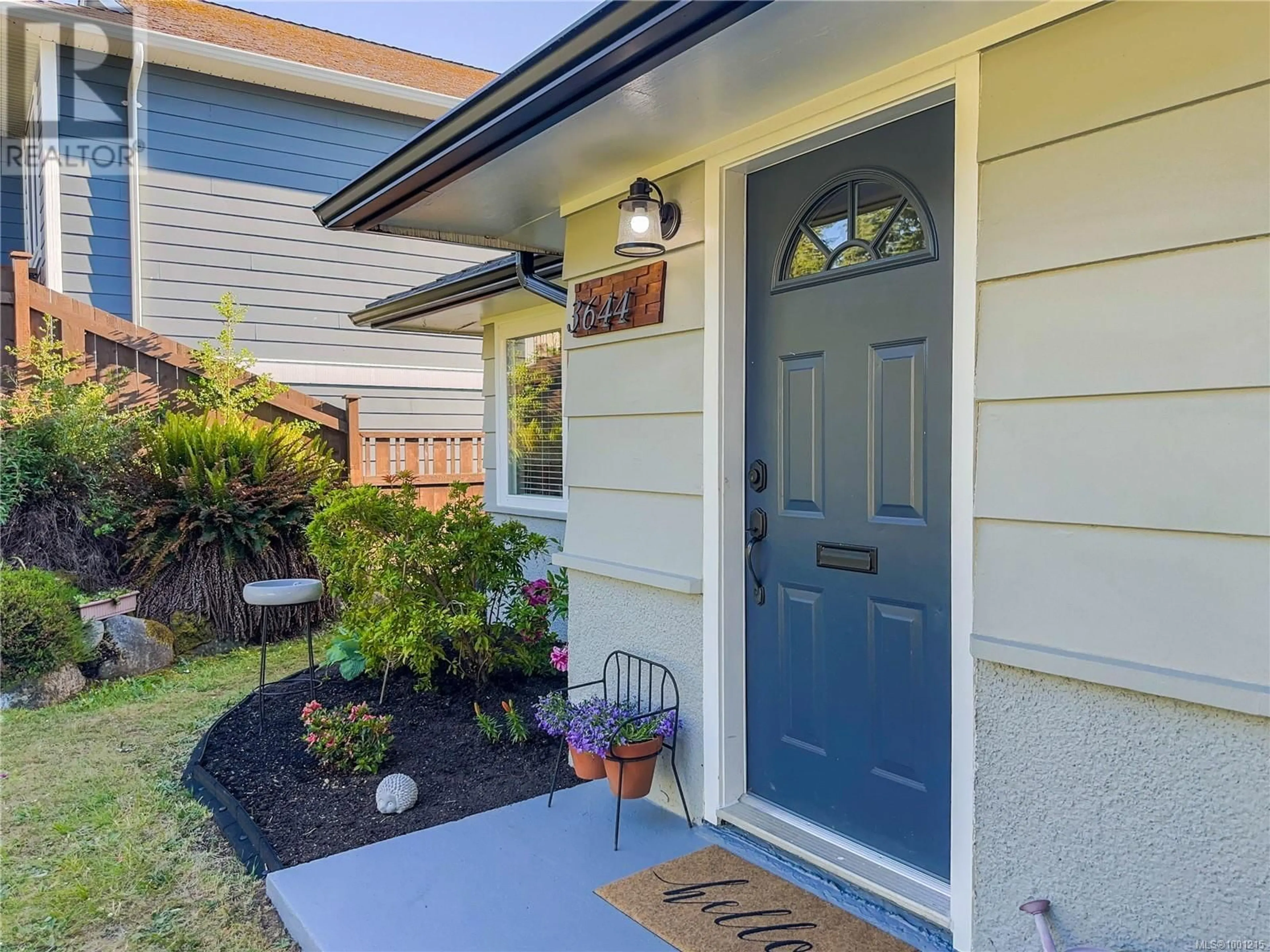 Home with vinyl exterior material, street for 3644 16TH AVENUE, Port Alberni British Columbia V9Y5E2