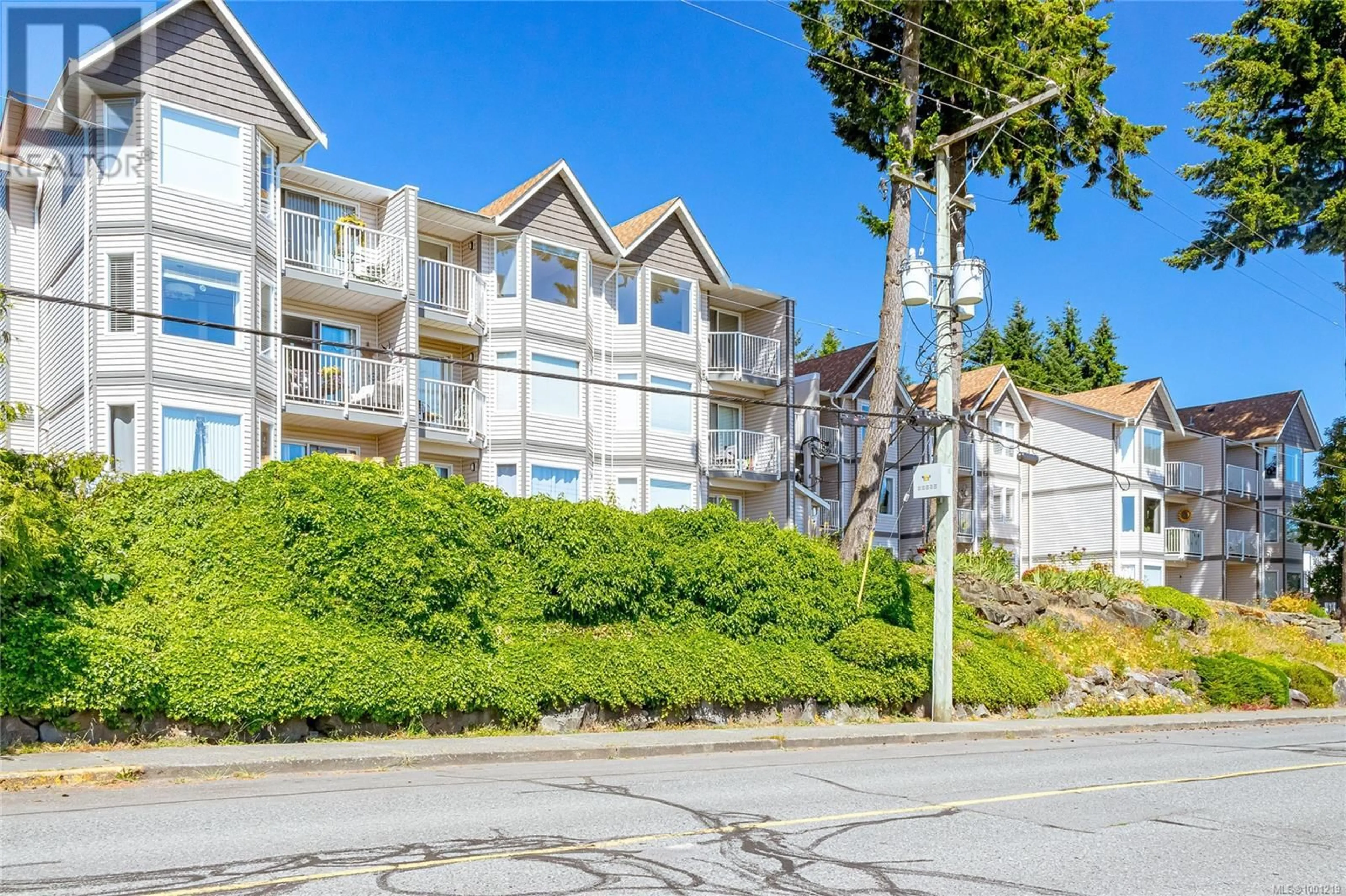 Patio, mountain view for 306 - 9916 DANIEL STREET, Chemainus British Columbia V0R1K1