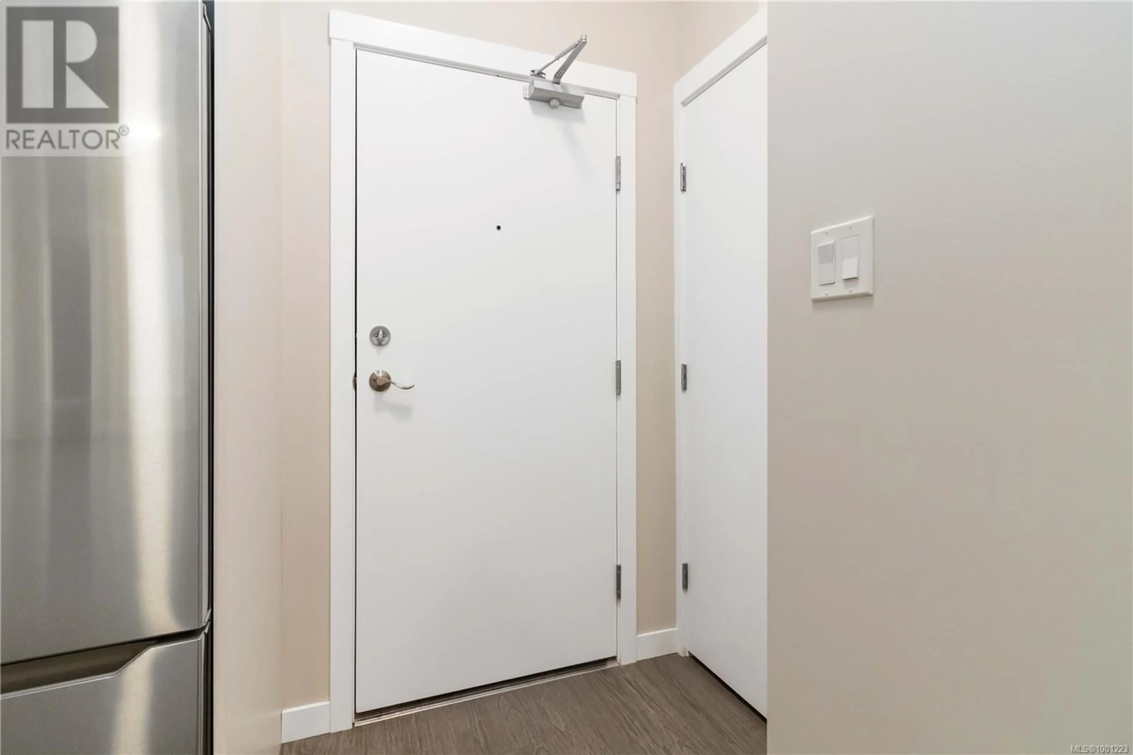 Indoor entryway for 110 - 868 ORONO AVENUE, Langford British Columbia V9B0X9