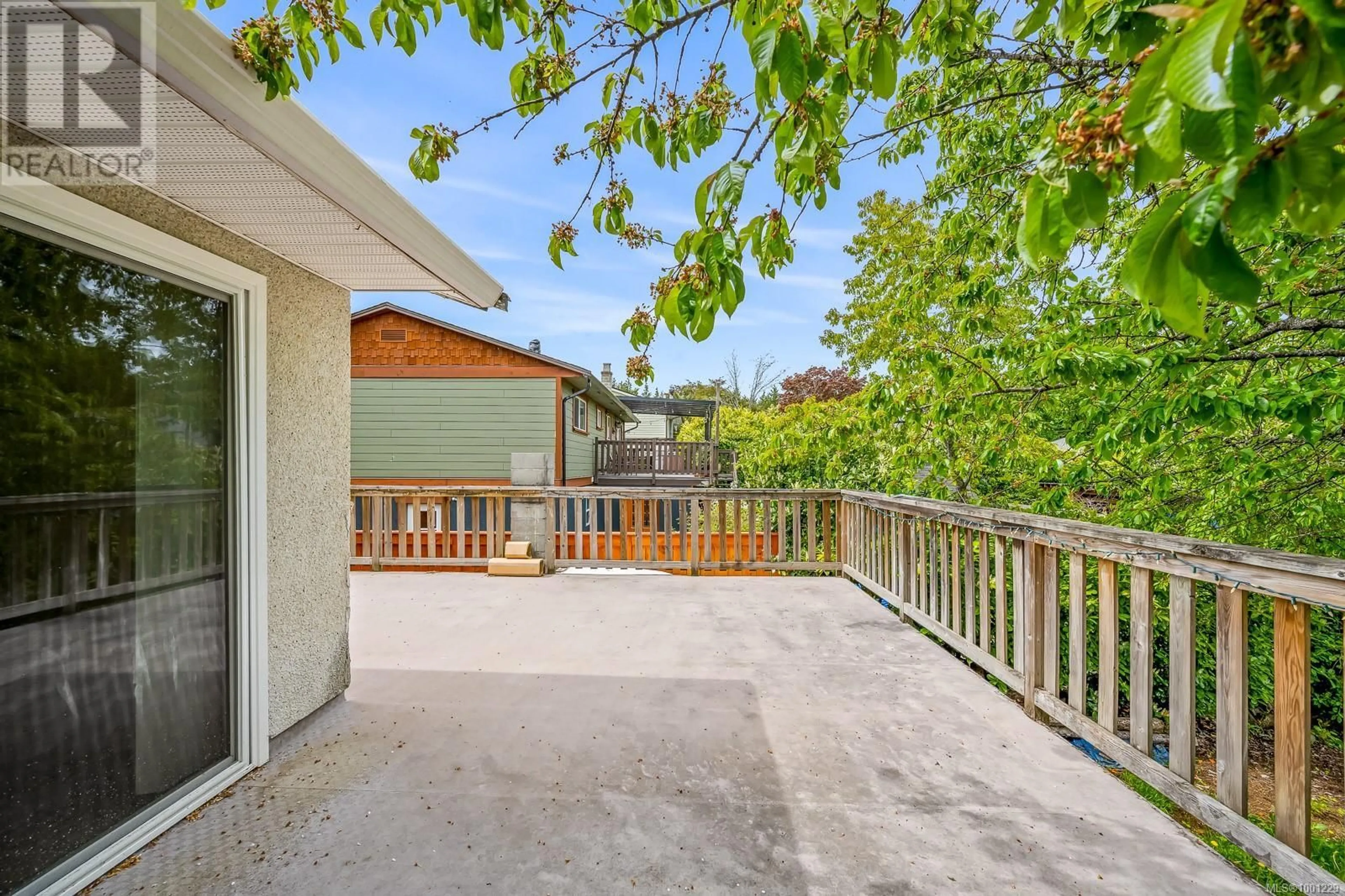 Patio, street for 2602 WINDERMERE AVENUE, Cumberland British Columbia V0R1S0