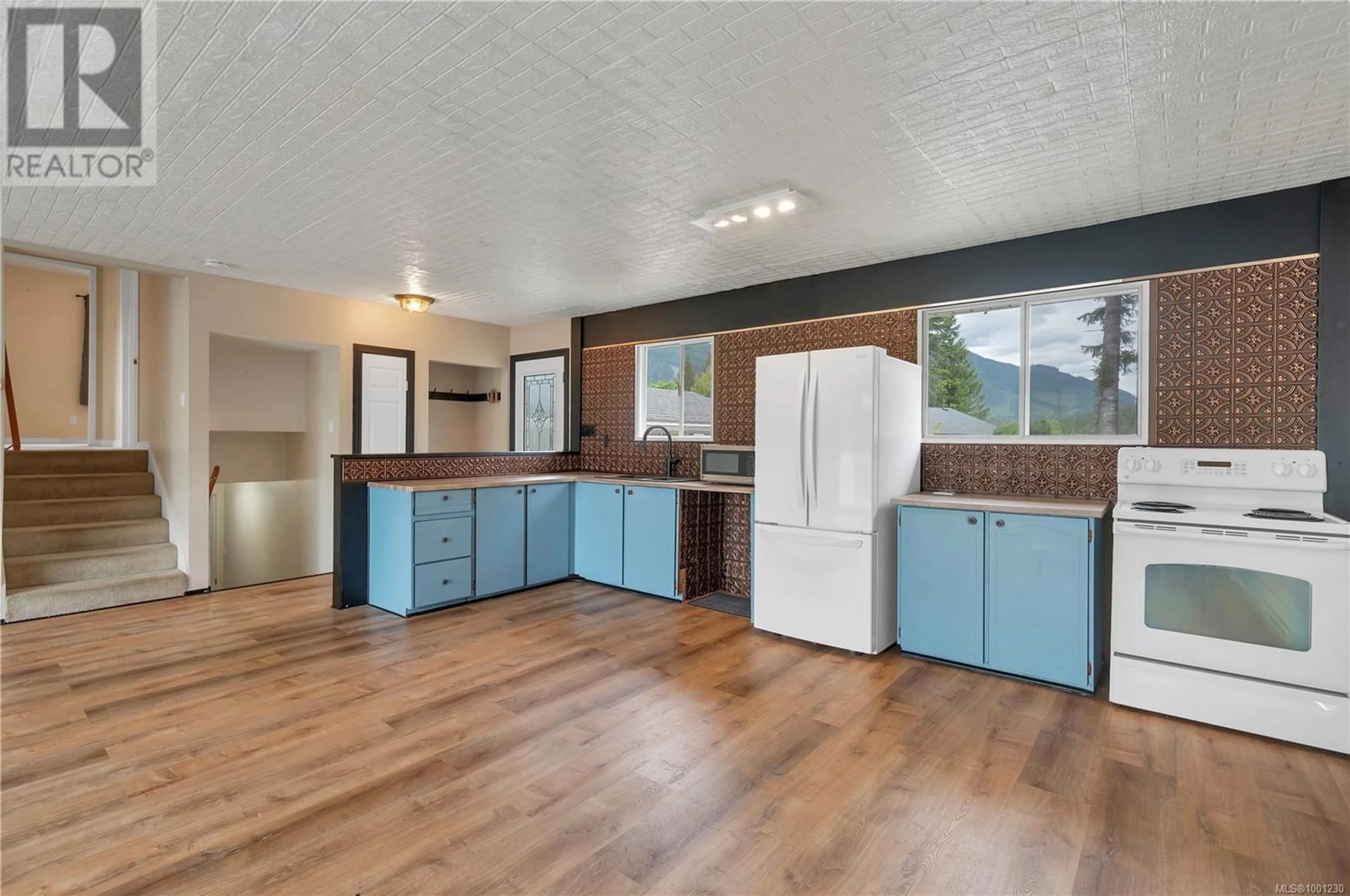 Open concept kitchen, wood/laminate floor for 547 MALLARD WAY, Gold River British Columbia V0P1G0