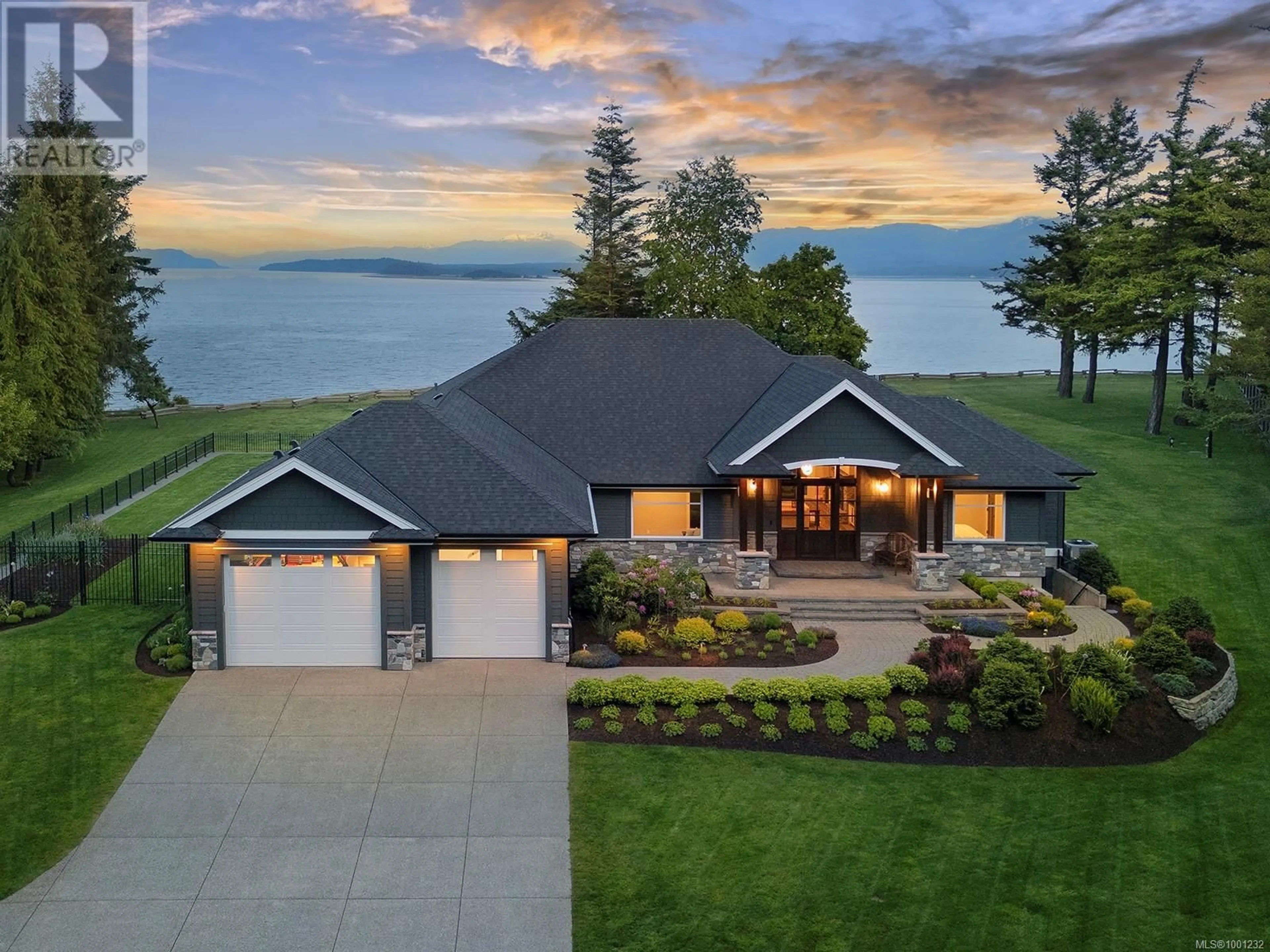 A pic from outside/outdoor area/front of a property/back of a property/a pic from drone, water/lake/river/ocean view for 955 BALMORAL ROAD, Comox British Columbia V9M3W2