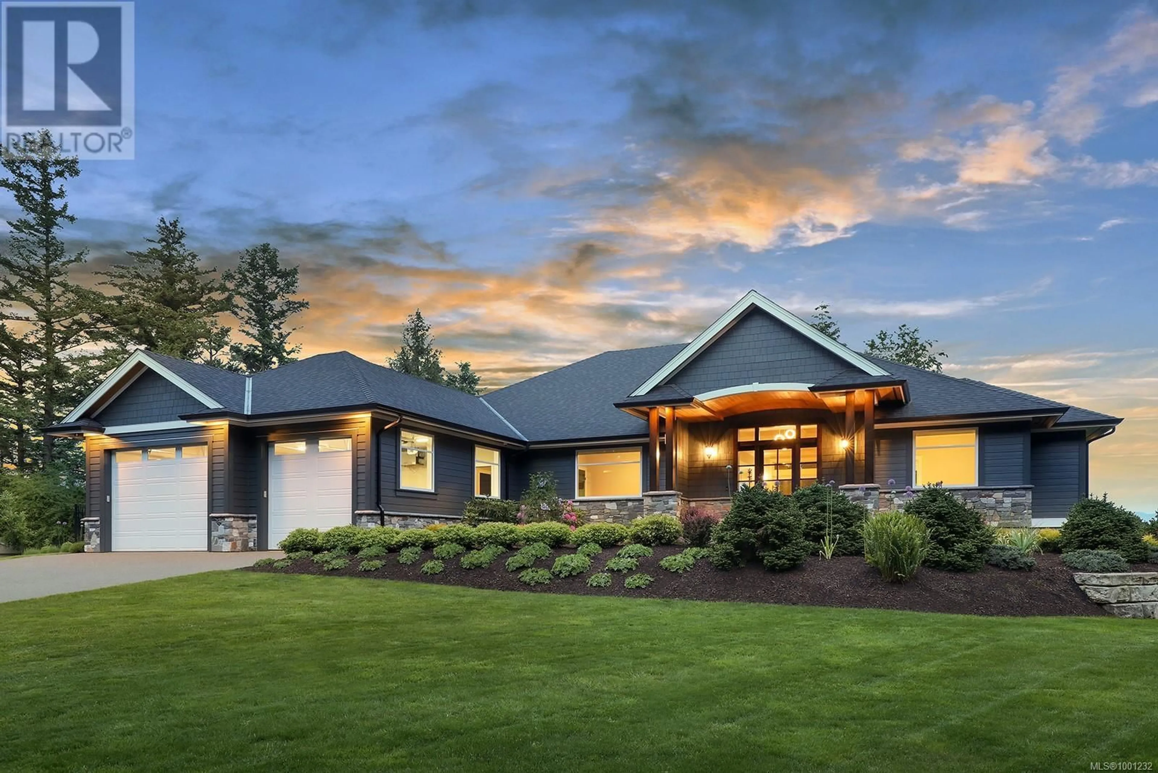 Home with vinyl exterior material, mountain view for 955 BALMORAL ROAD, Comox British Columbia V9M3W2