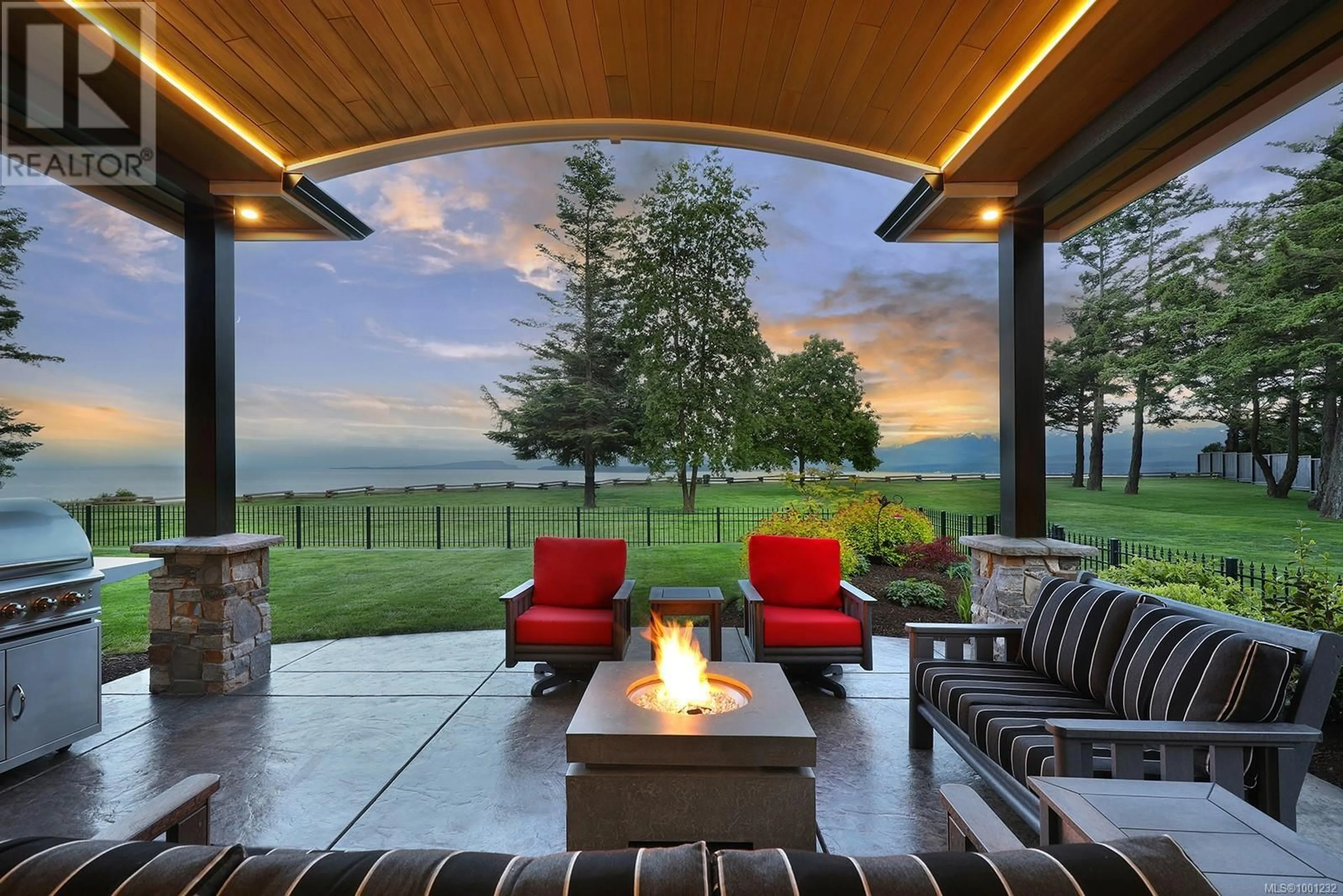 Patio, mountain view for 955 BALMORAL ROAD, Comox British Columbia V9M3W2