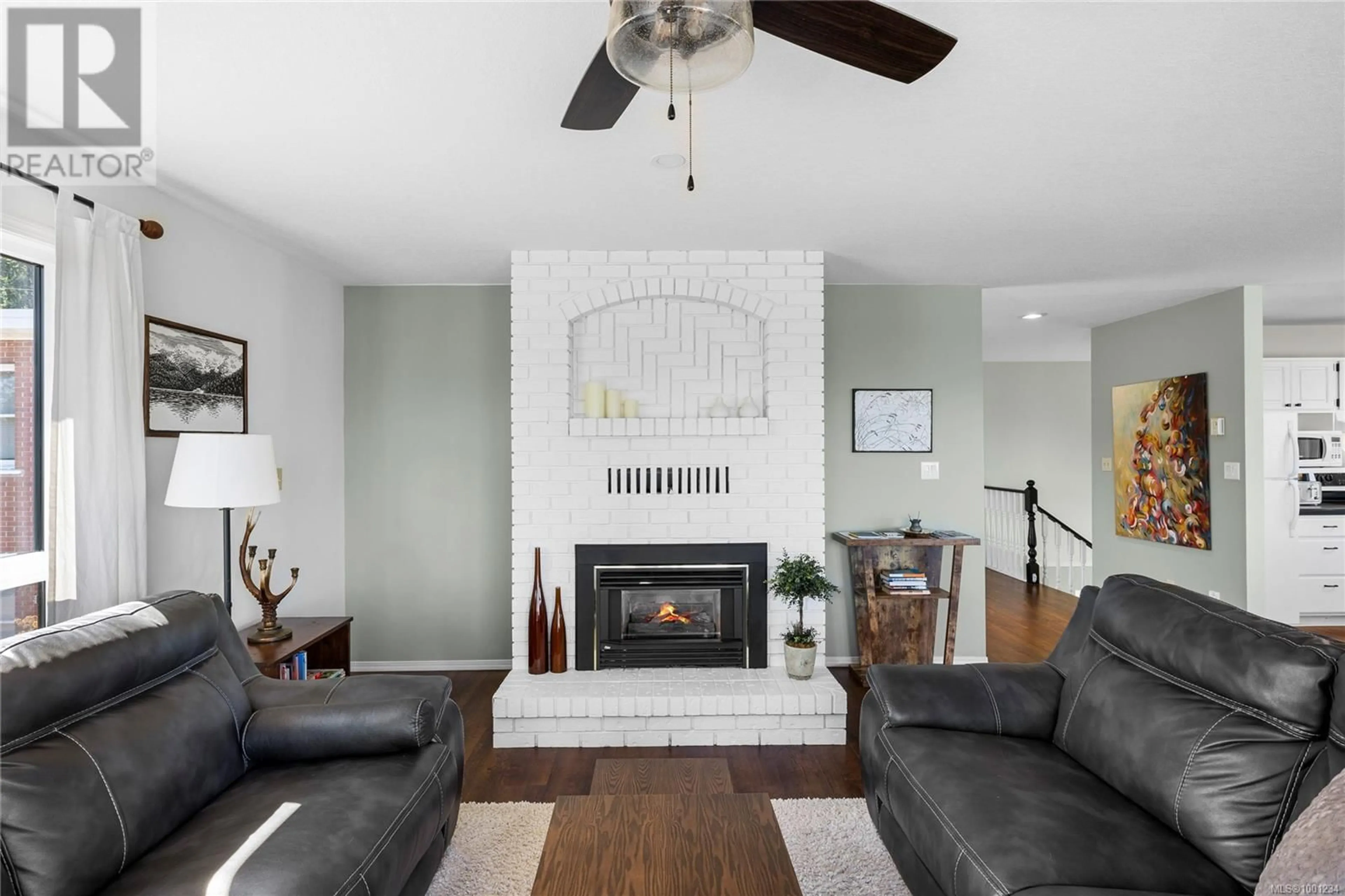 Living room with furniture, unknown for 187 SUNNINGDALE ROAD WEST, Qualicum Beach British Columbia V9K1K7
