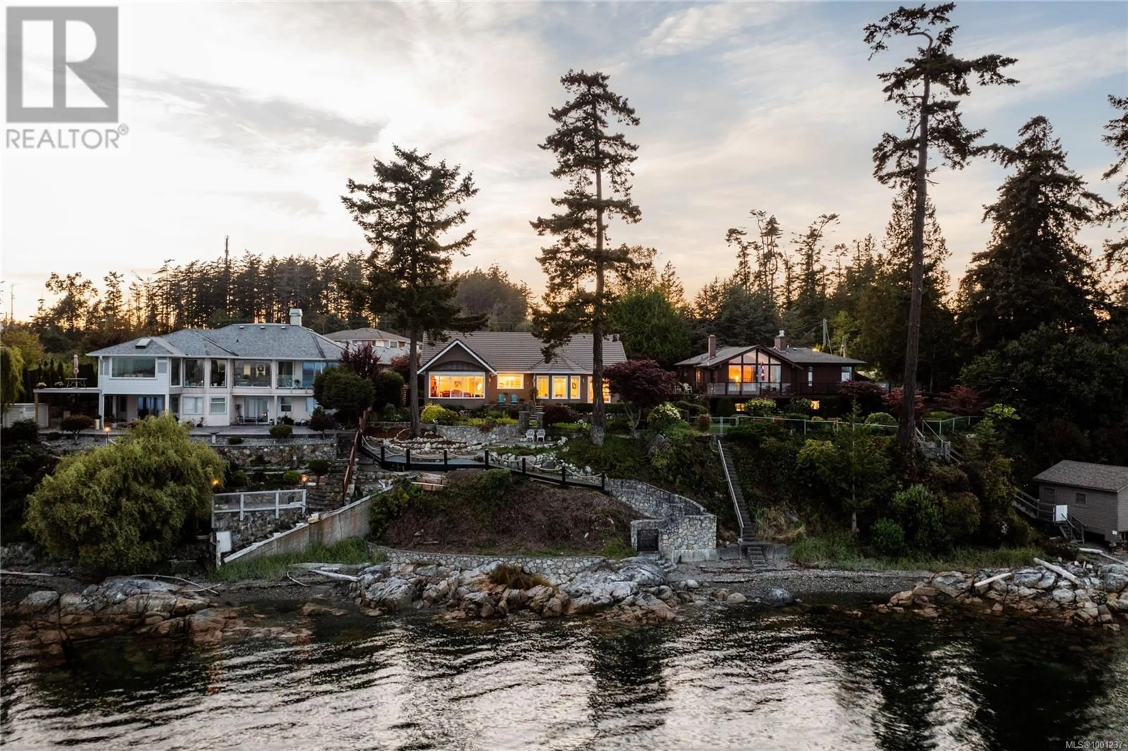 Patio, water/lake/river/ocean view for 2555 NEWMAN ROAD, Central Saanich British Columbia V8M1V1