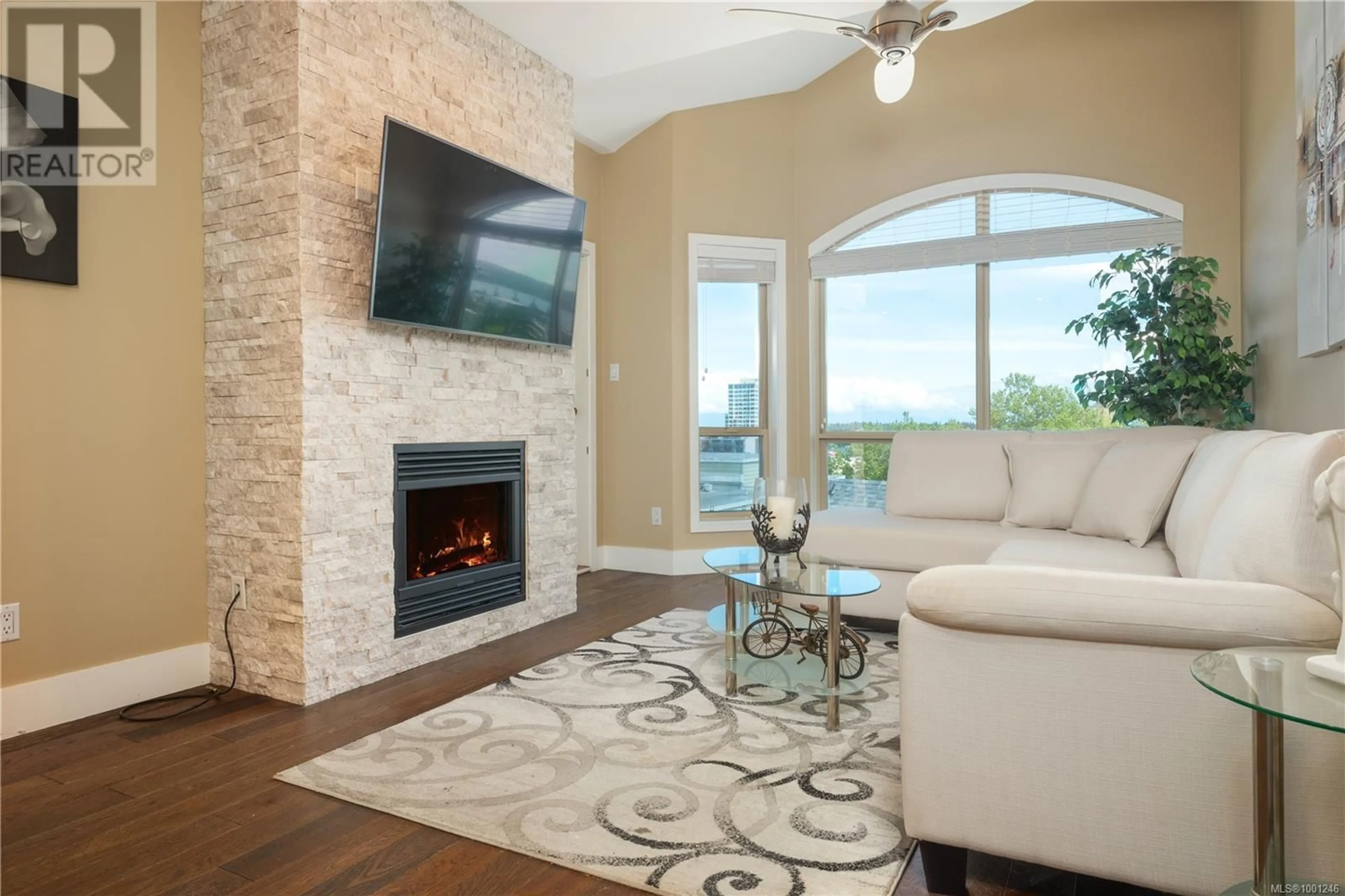 Living room with furniture, ceramic/tile floor for 306 - 360 SELBY STREET, Nanaimo British Columbia V9R2R5