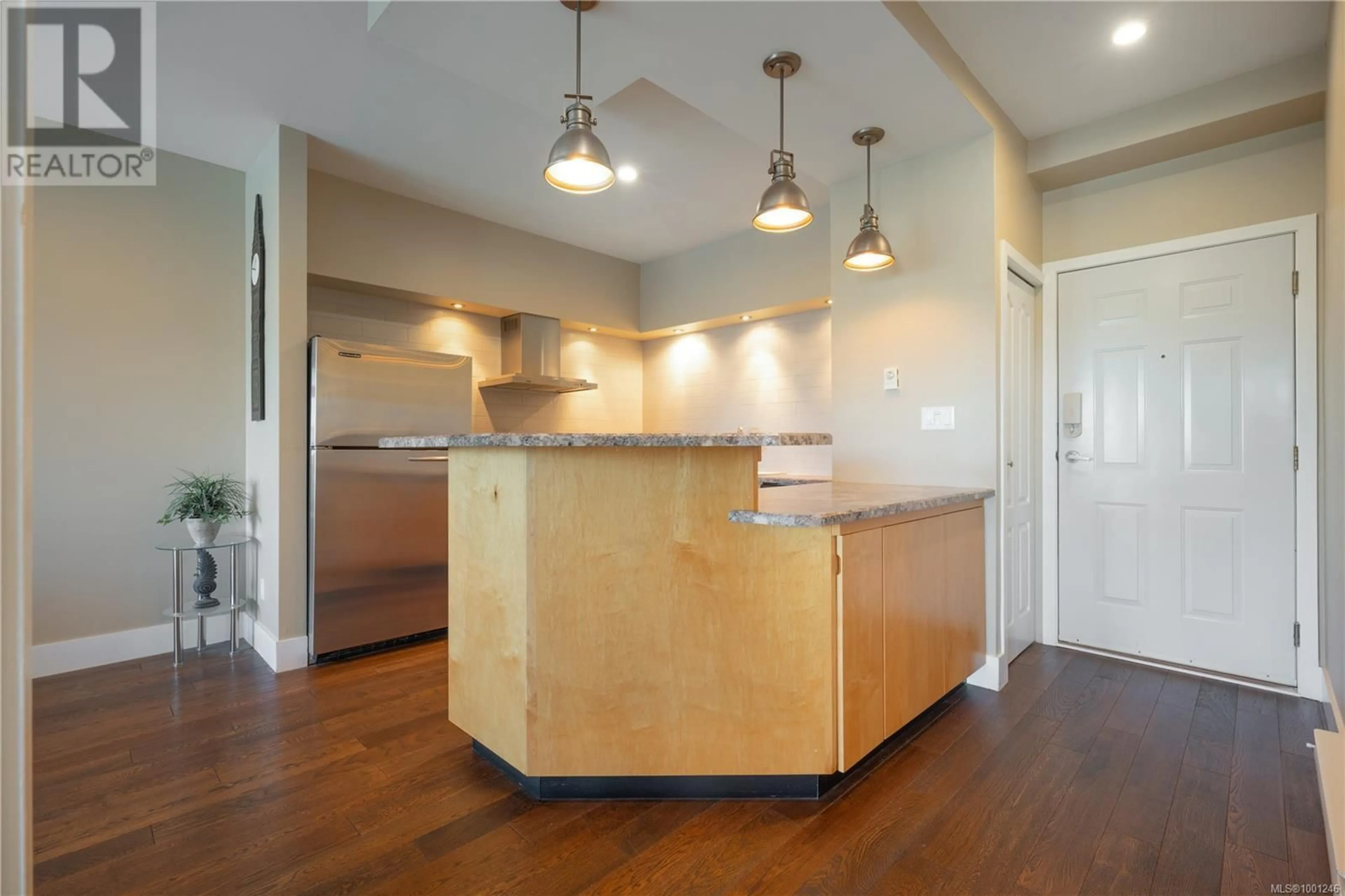 Open concept kitchen, wood/laminate floor for 306 - 360 SELBY STREET, Nanaimo British Columbia V9R2R5