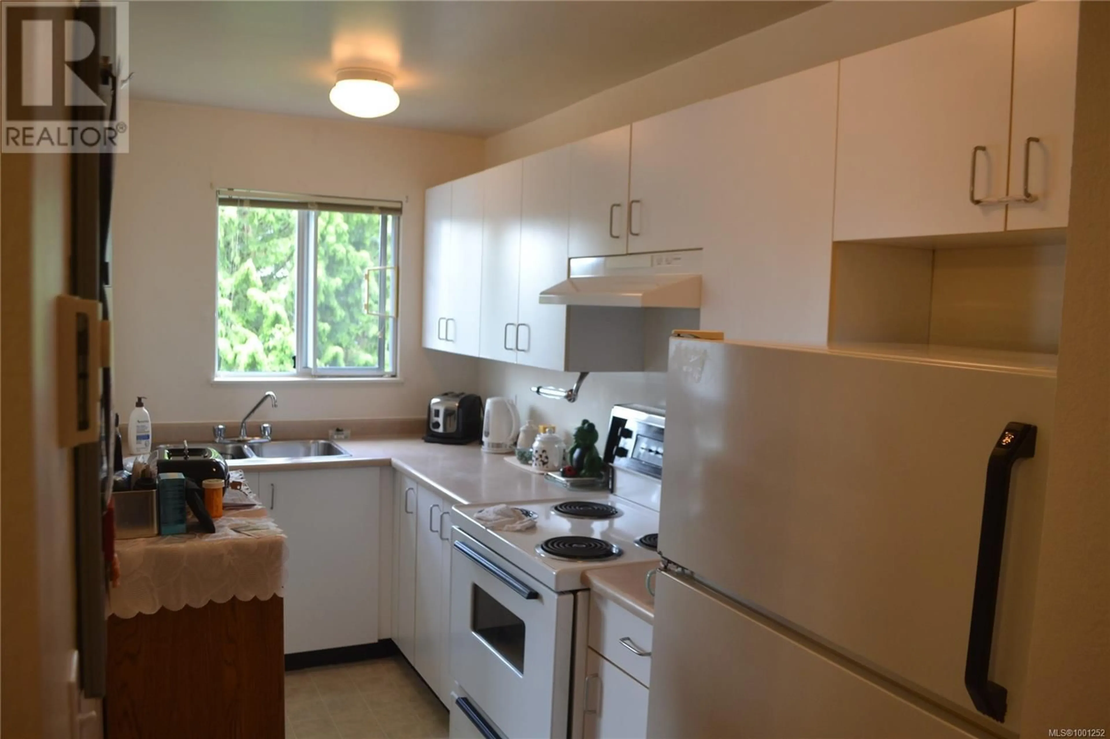 Standard kitchen, unknown for 311 - 200 BACK ROAD, Courtenay British Columbia V9N3W6
