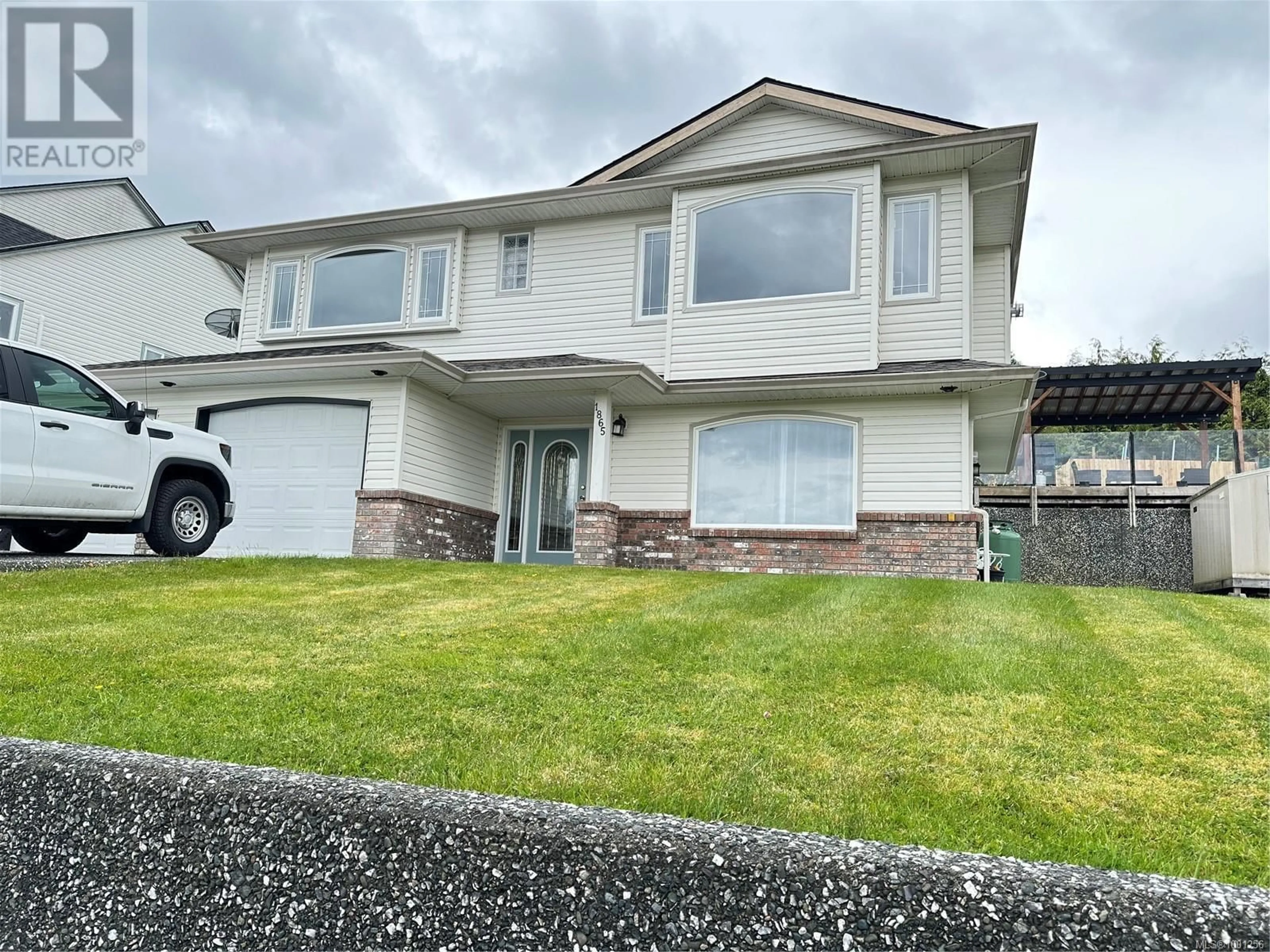 Home with vinyl exterior material, street for 1865 PIONEER HILL, Port McNeill British Columbia V0N2R0