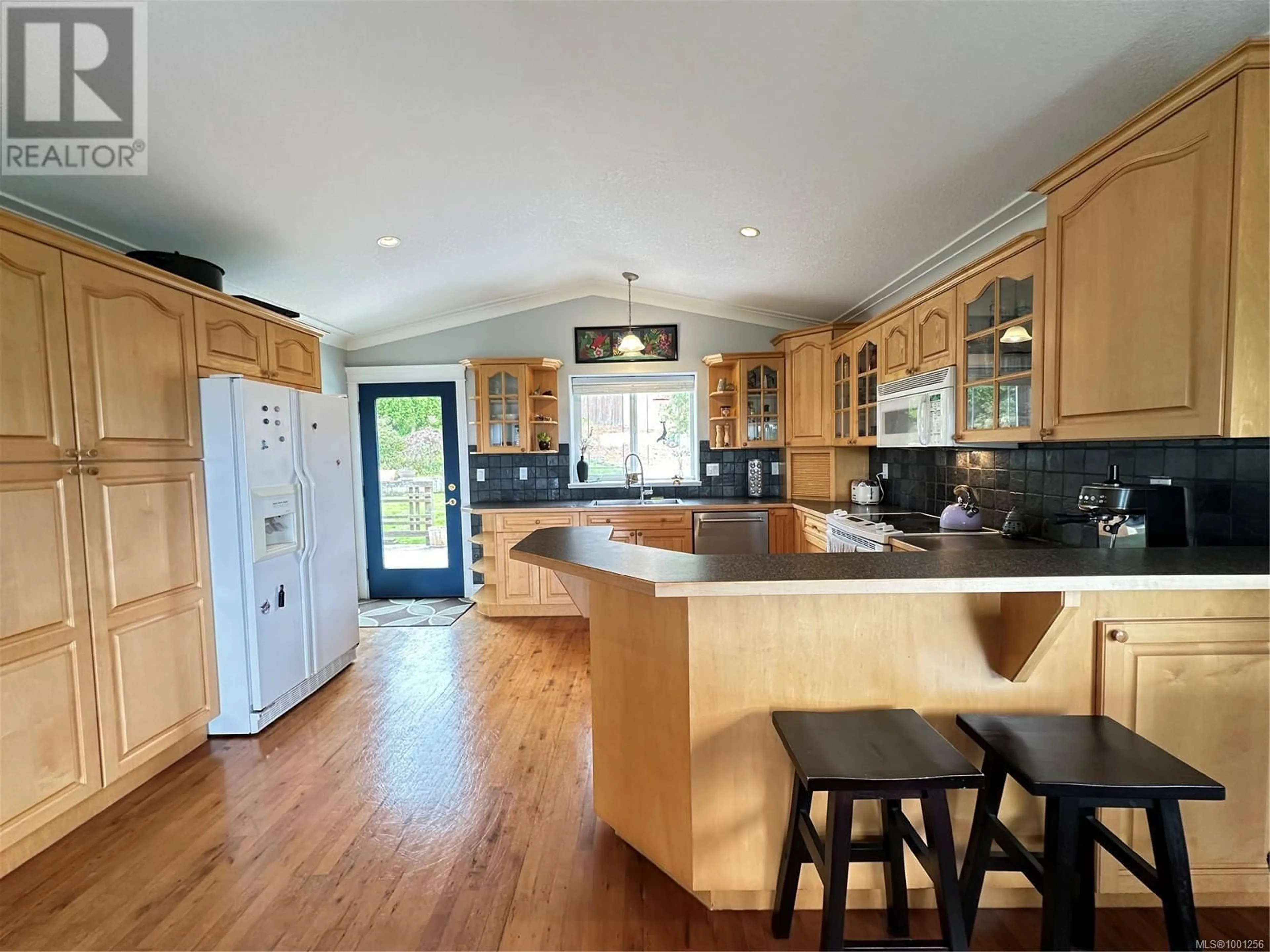 Open concept kitchen, unknown for 1865 PIONEER HILL, Port McNeill British Columbia V0N2R0
