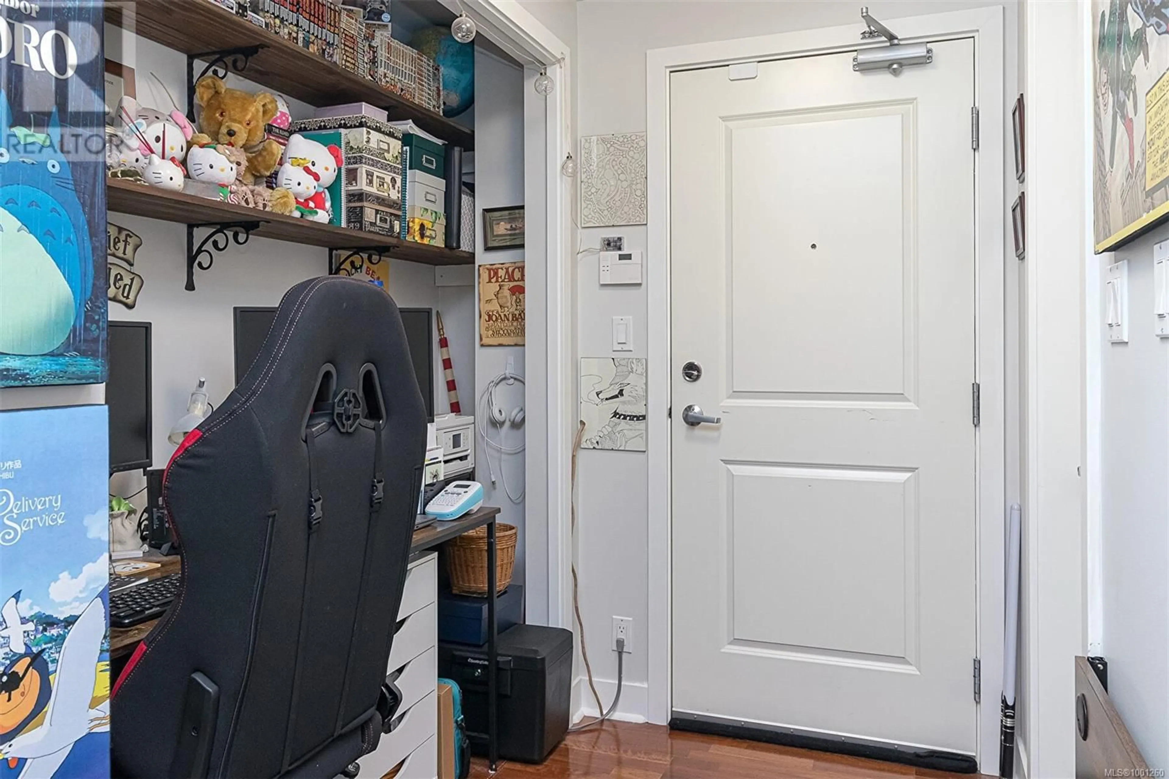 Indoor entryway for 210 - 1395 BEAR MOUNTAIN PARKWAY, Langford British Columbia V9B0E1