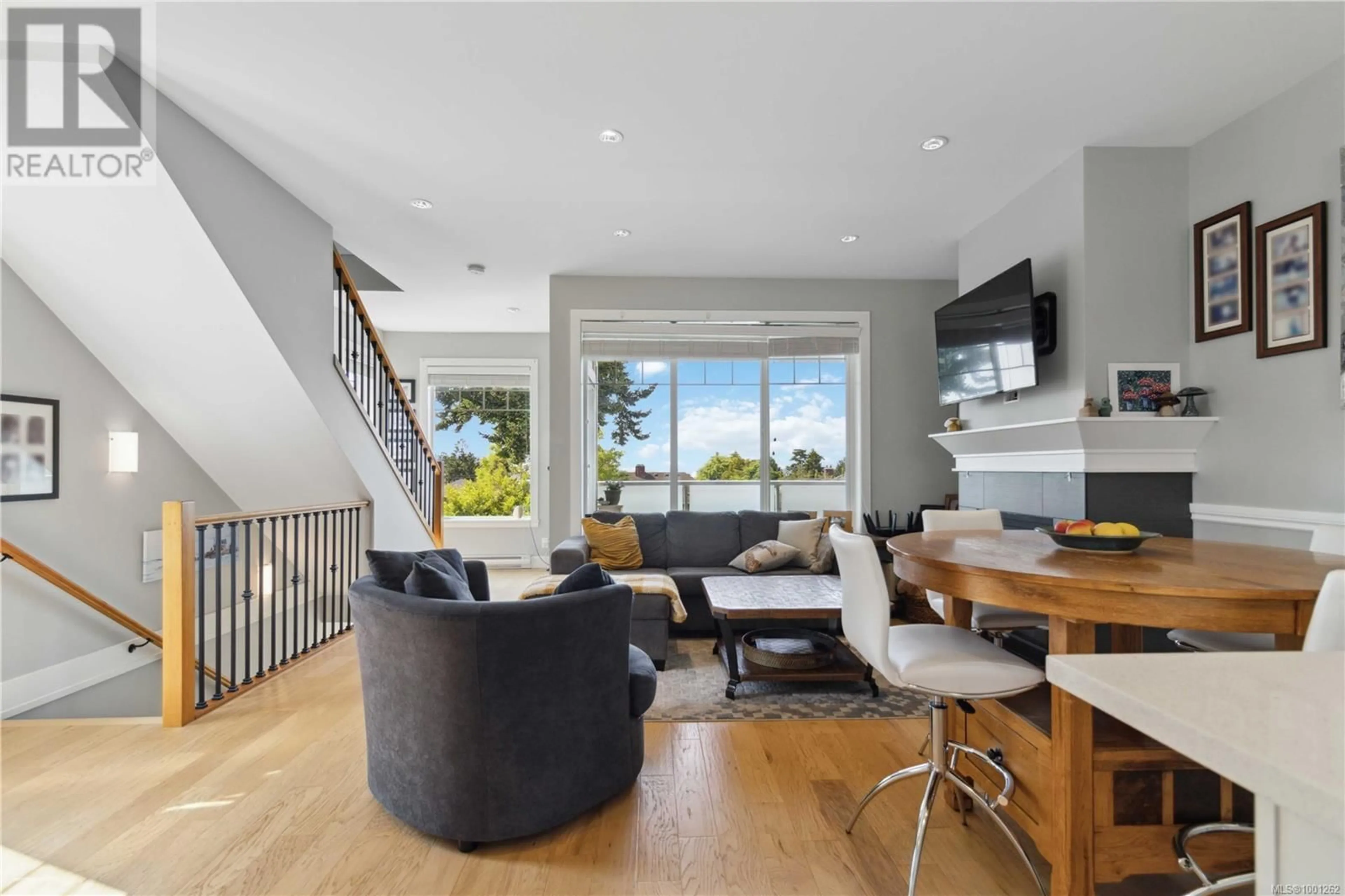 Living room with furniture, unknown for 4 - 521 FOSTER STREET, Esquimalt British Columbia V9A6R8