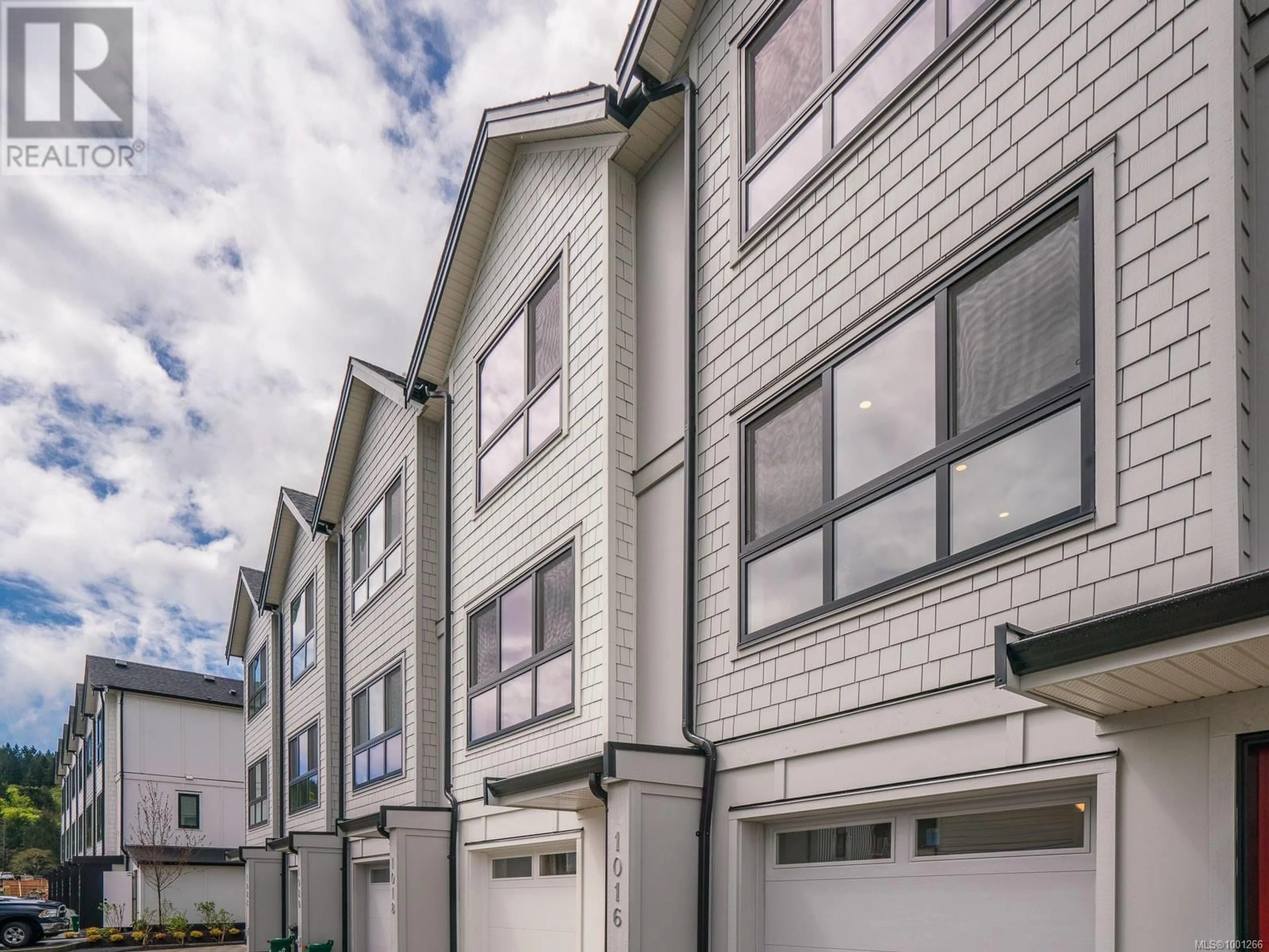 Home with vinyl exterior material, street for 1120 PULLMAN CLOSE, Langford British Columbia V9B6Z1