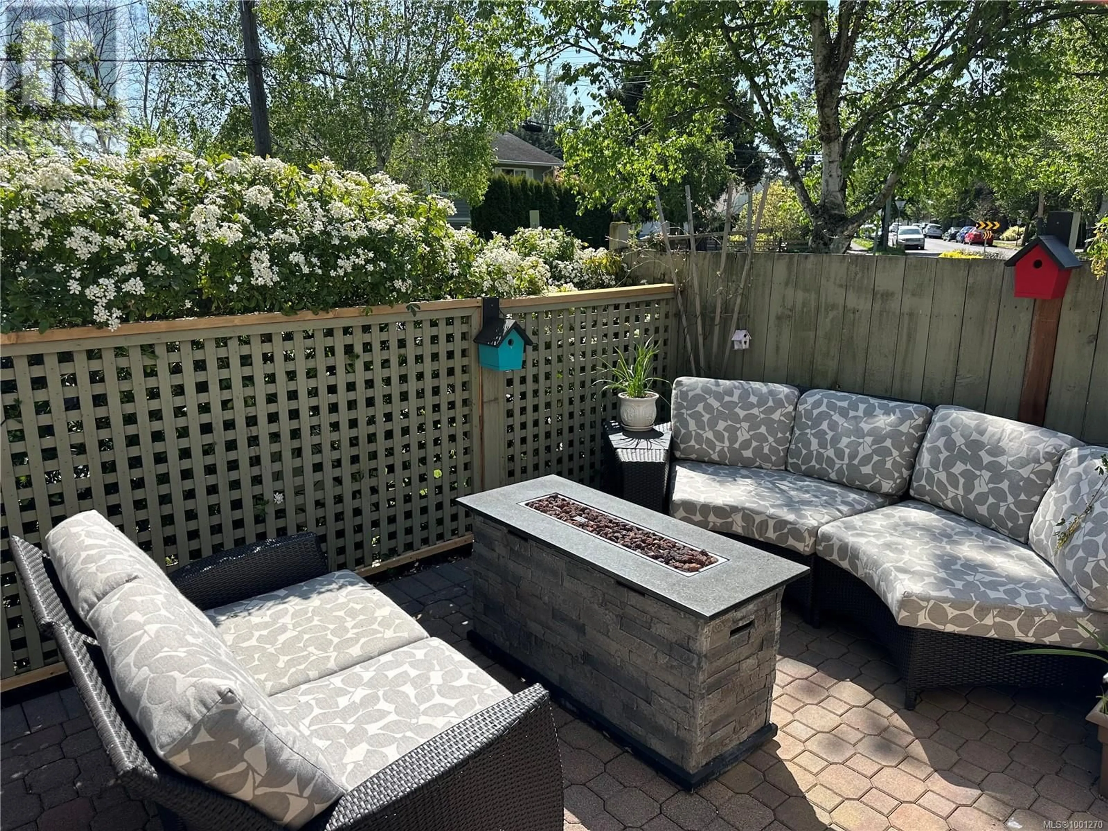 Patio, street for 1640 MYRTLE AVENUE, Victoria British Columbia V8R4J8