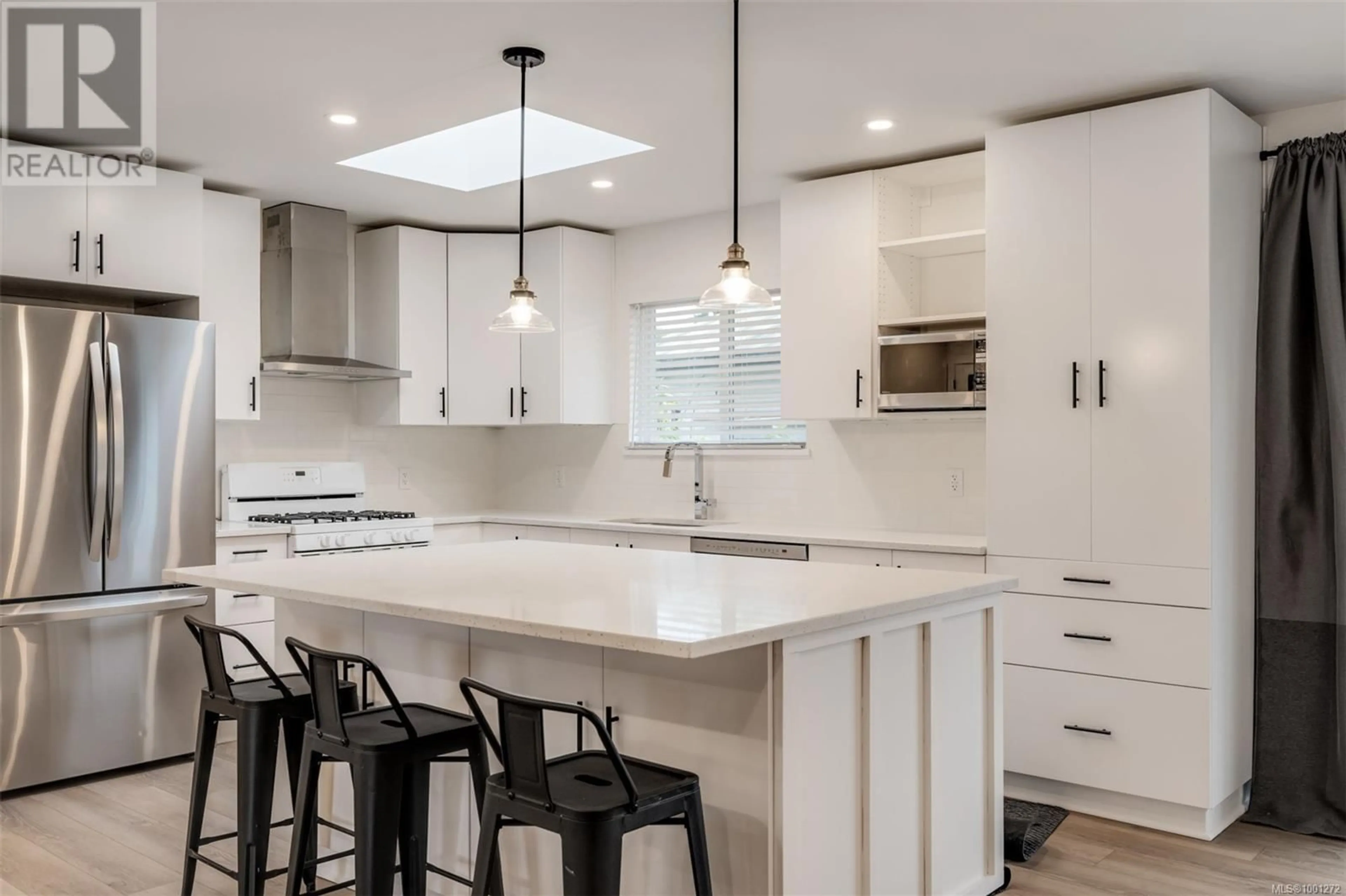Contemporary kitchen, ceramic/tile floor for 1000 TRUNK ROAD, Duncan British Columbia V9L2S2