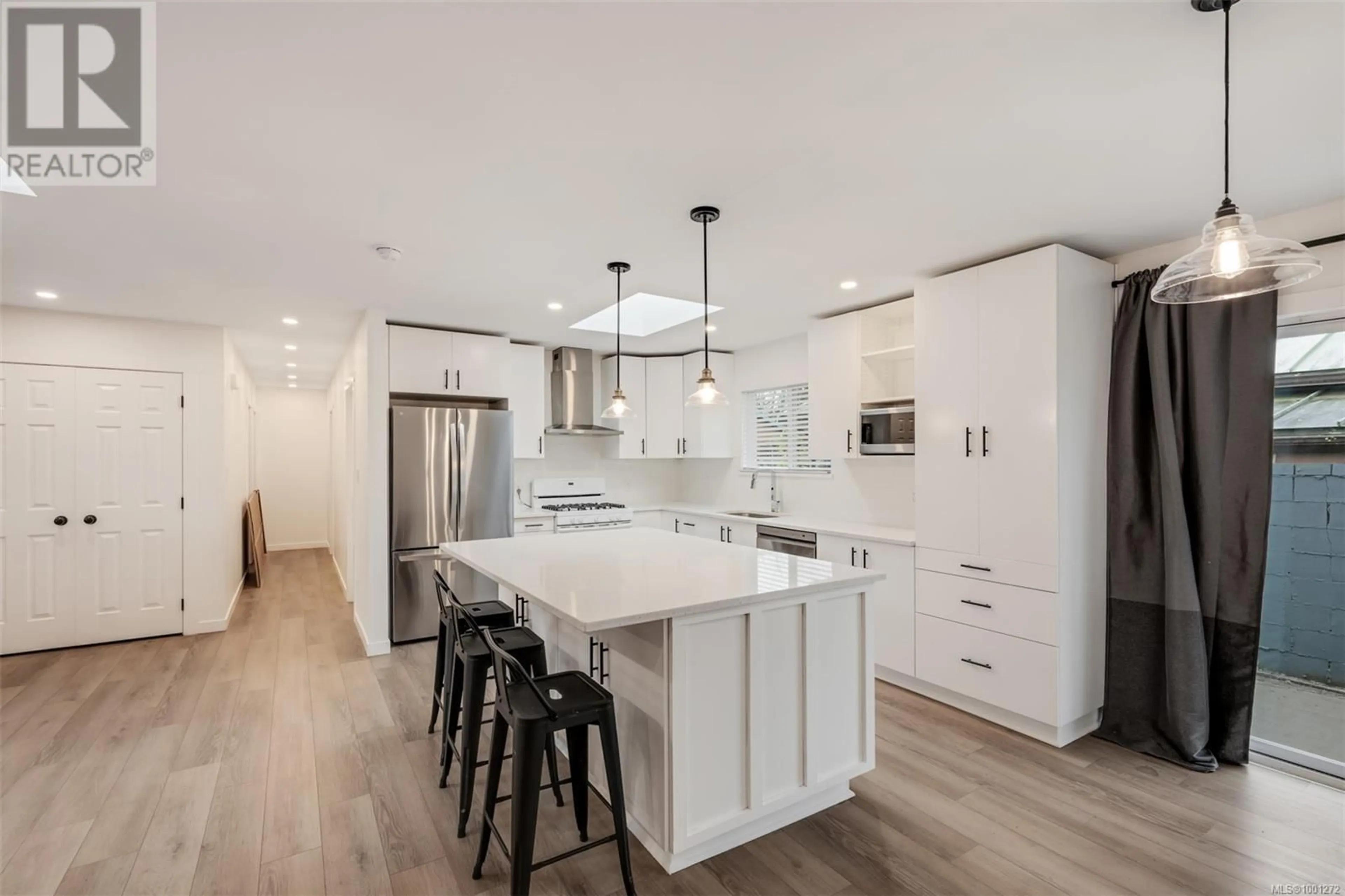 Open concept kitchen, unknown for 1000 TRUNK ROAD, Duncan British Columbia V9L2S2