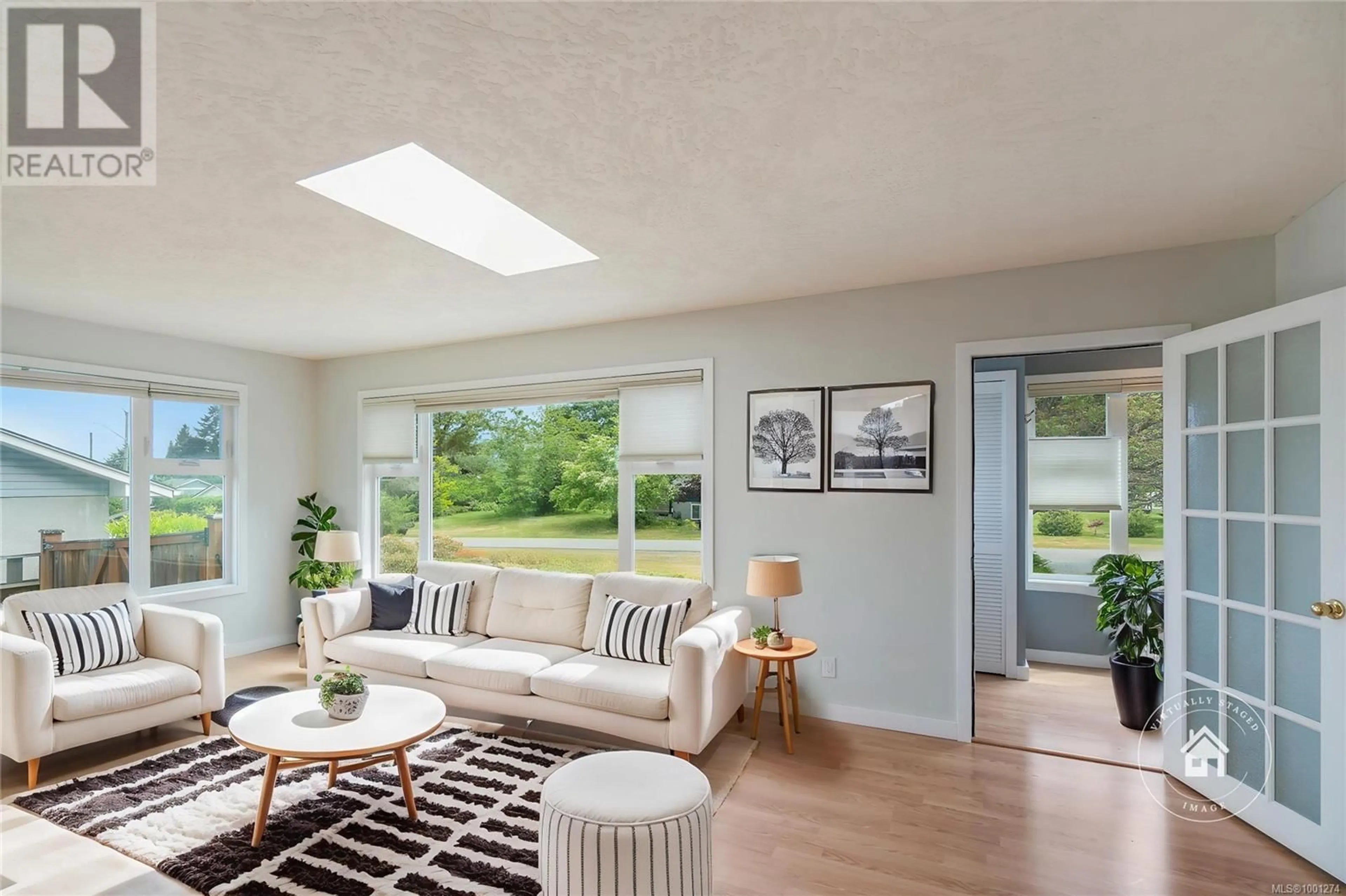 Living room with furniture, unknown for 6973 JACKS ROAD, Lantzville British Columbia V0R2H0