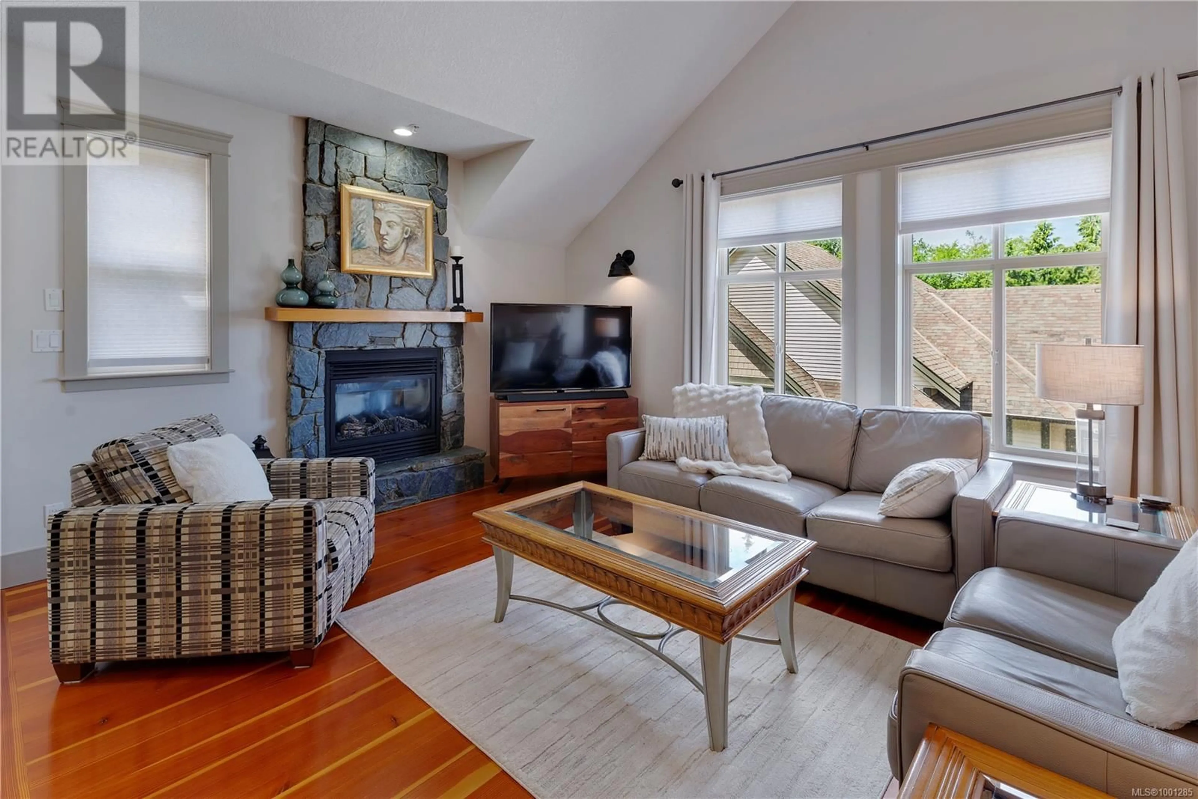 Living room with furniture, unknown for 4808 BRIDGEWOOD CLOSE, Nanaimo British Columbia V9V0A1