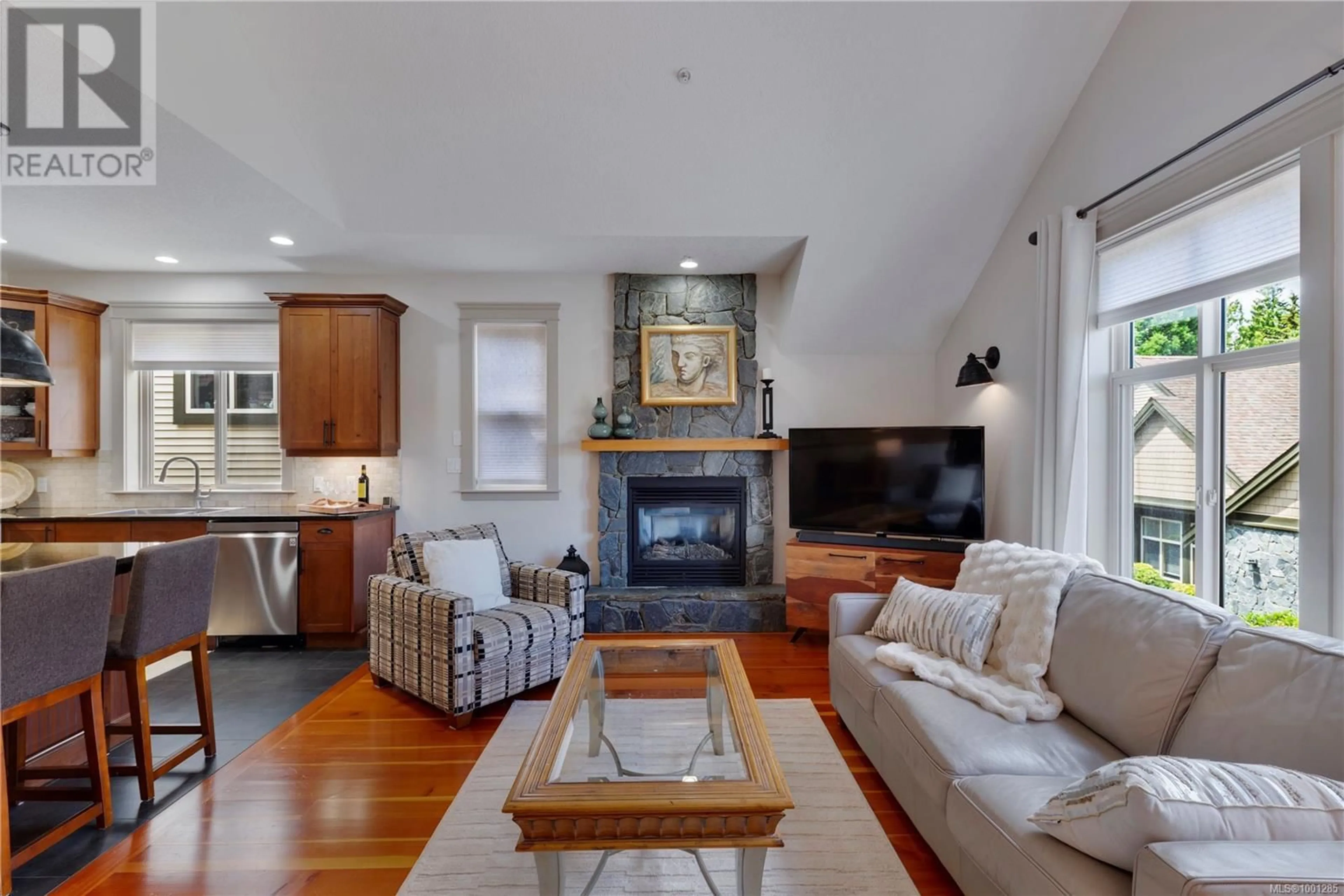 Living room with furniture, unknown for 4808 BRIDGEWOOD CLOSE, Nanaimo British Columbia V9V0A1