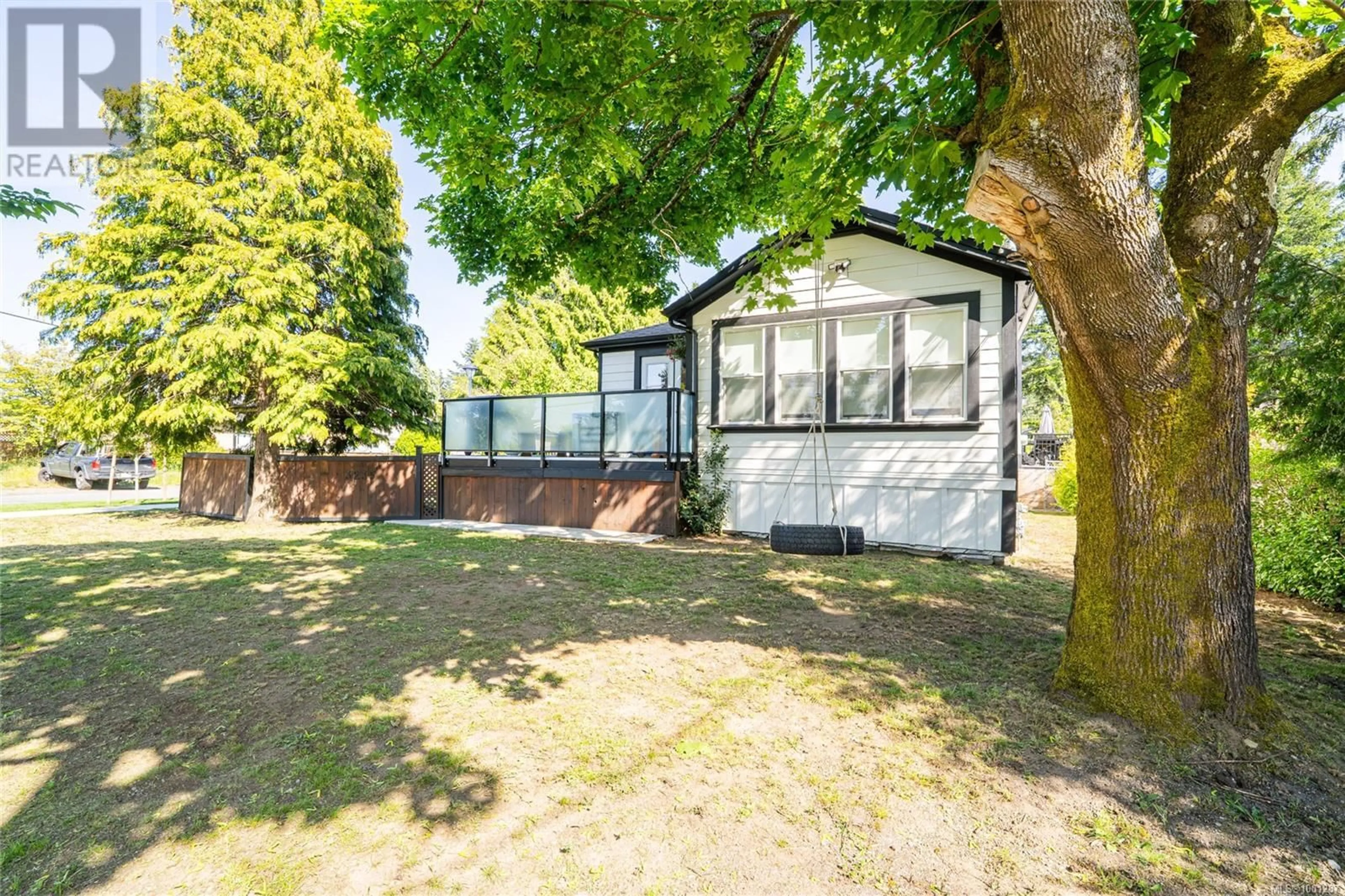 A pic from outside/outdoor area/front of a property/back of a property/a pic from drone, unknown for 981 ISABELL AVENUE, Langford British Columbia V9C2W2