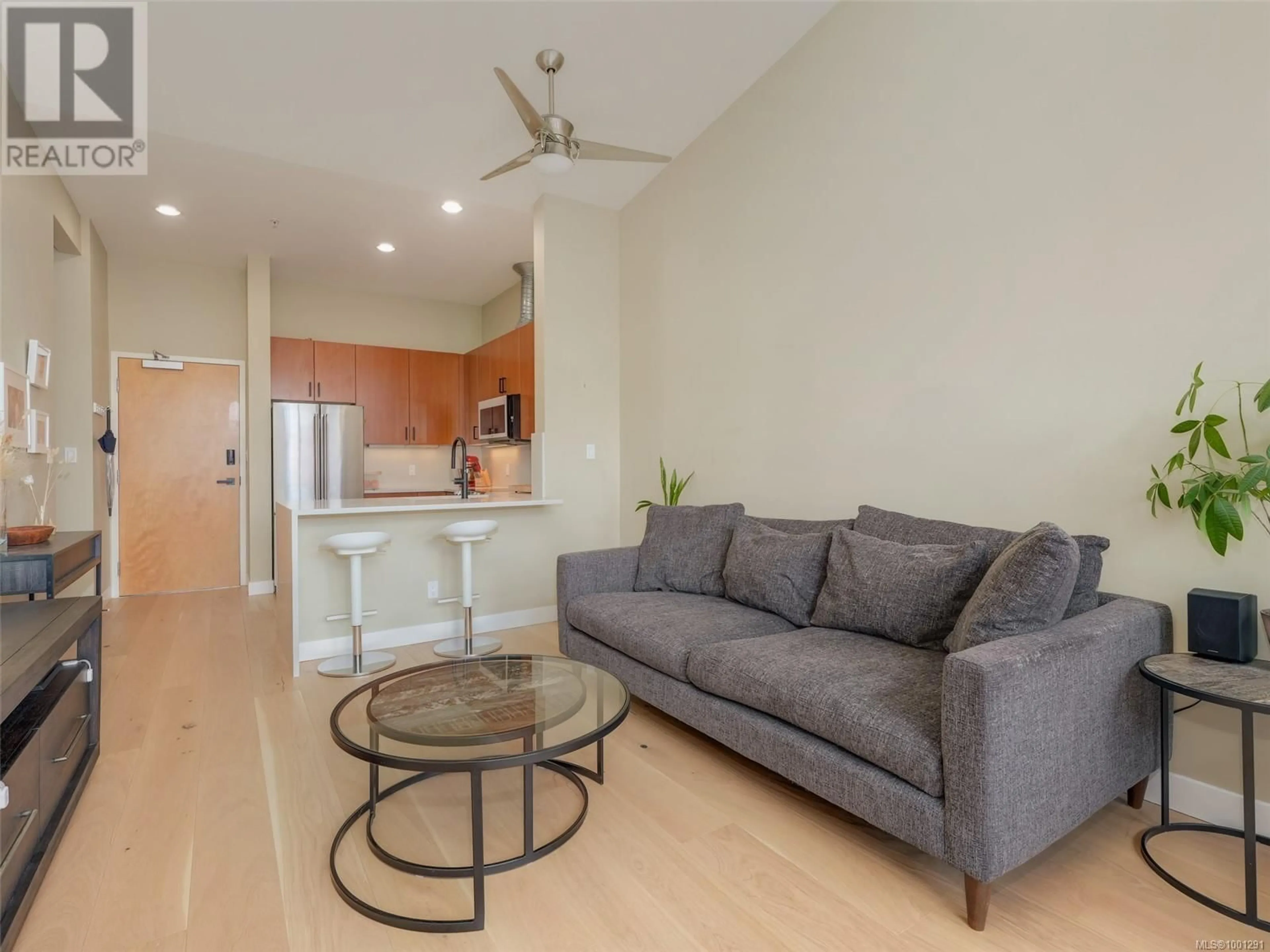 Living room with furniture, wood/laminate floor for 408 - 797 TYEE ROAD, Victoria British Columbia V9A7R4