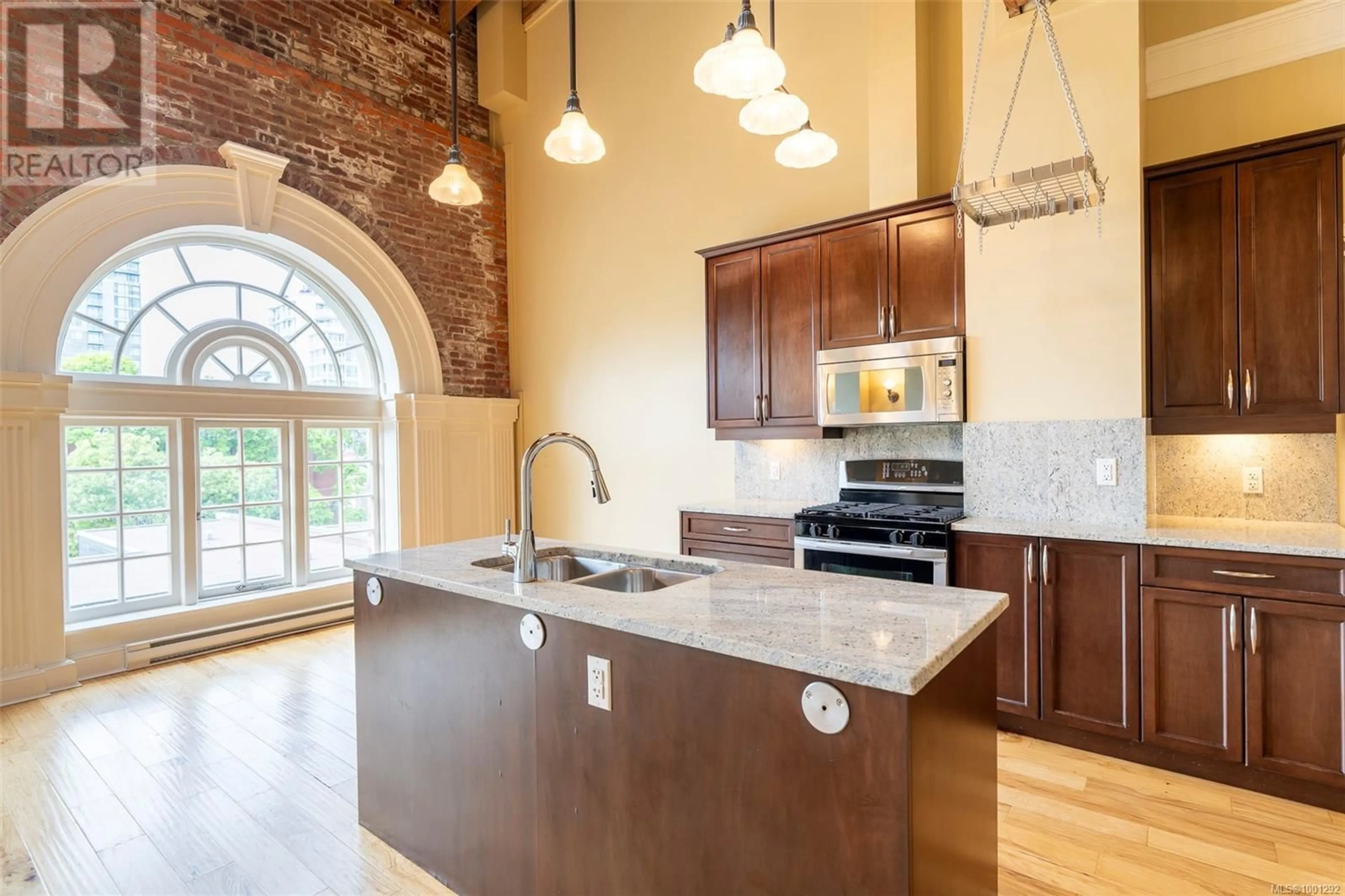 Open concept kitchen, ceramic/tile floor for 408 - 1602 QUADRA STREET, Victoria British Columbia V8W2L4
