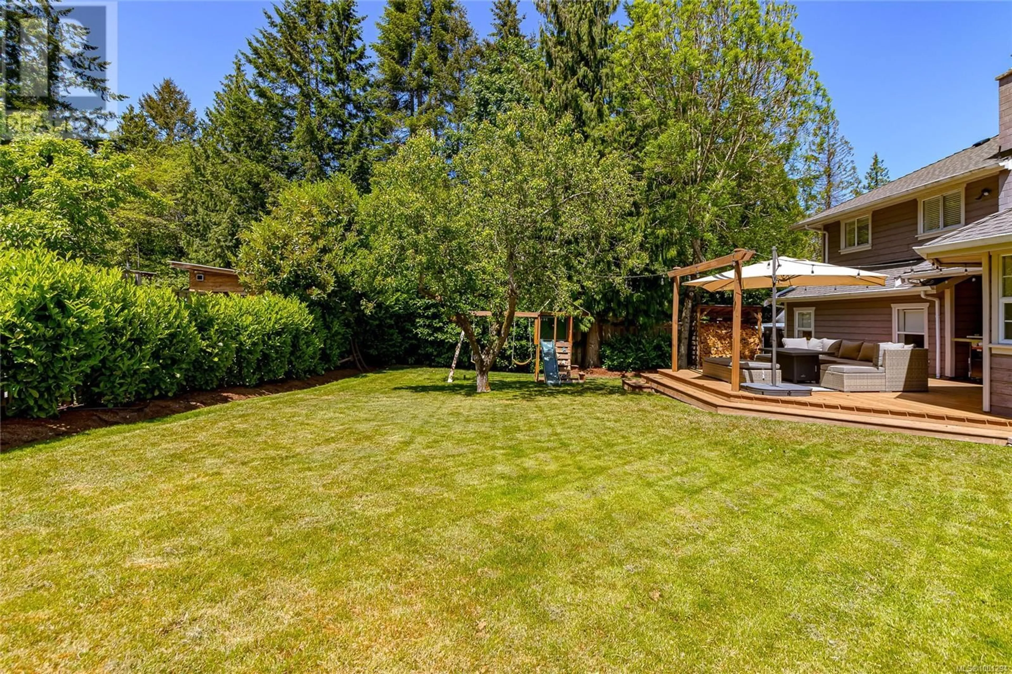 Patio, unknown for 5412 LOCHSIDE DRIVE, Saanich British Columbia V8Y2G7