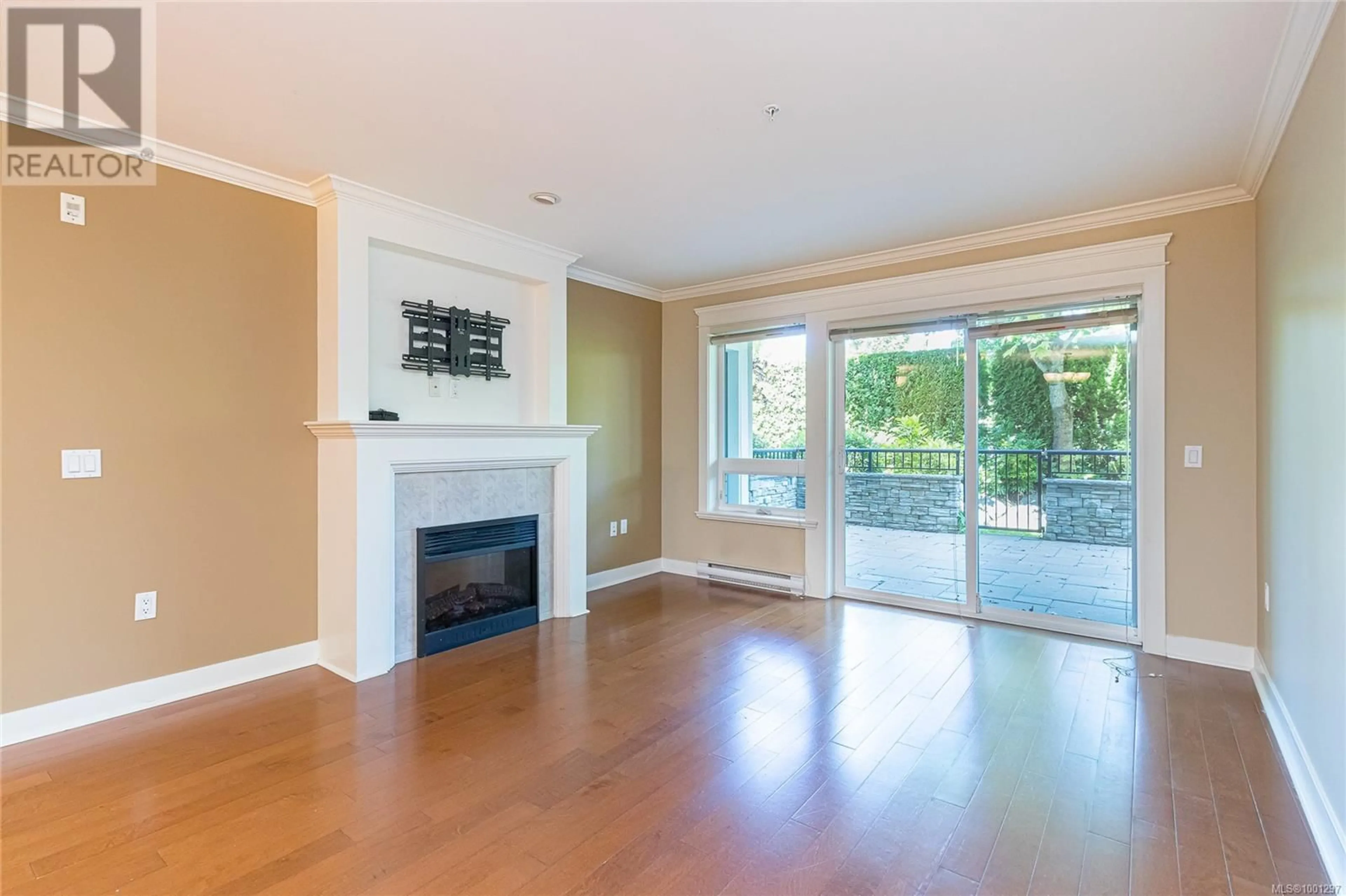 Living room with furniture, wood/laminate floor for 106 - 537 HEATHERDALE LANE, Saanich British Columbia V8Z0A4