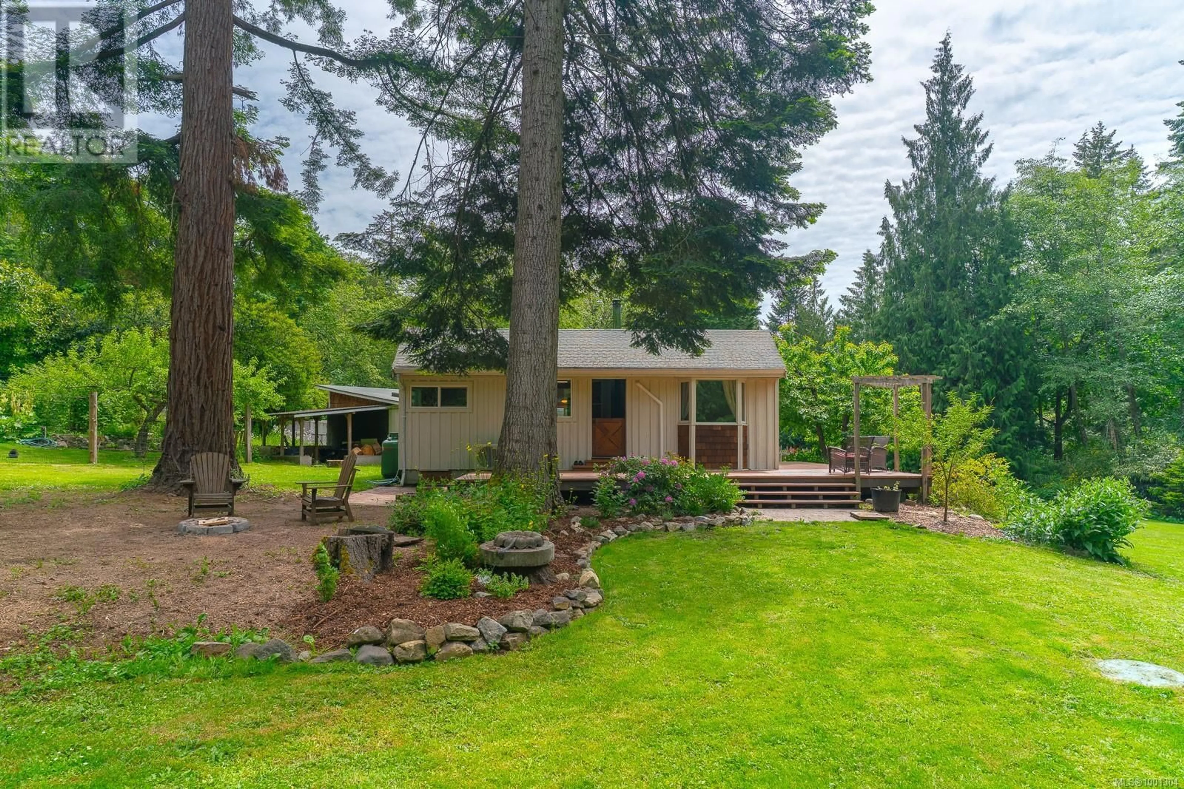 A pic from outside/outdoor area/front of a property/back of a property/a pic from drone, unknown for 1588 RUGG ROAD, Nanaimo British Columbia V9X1N1