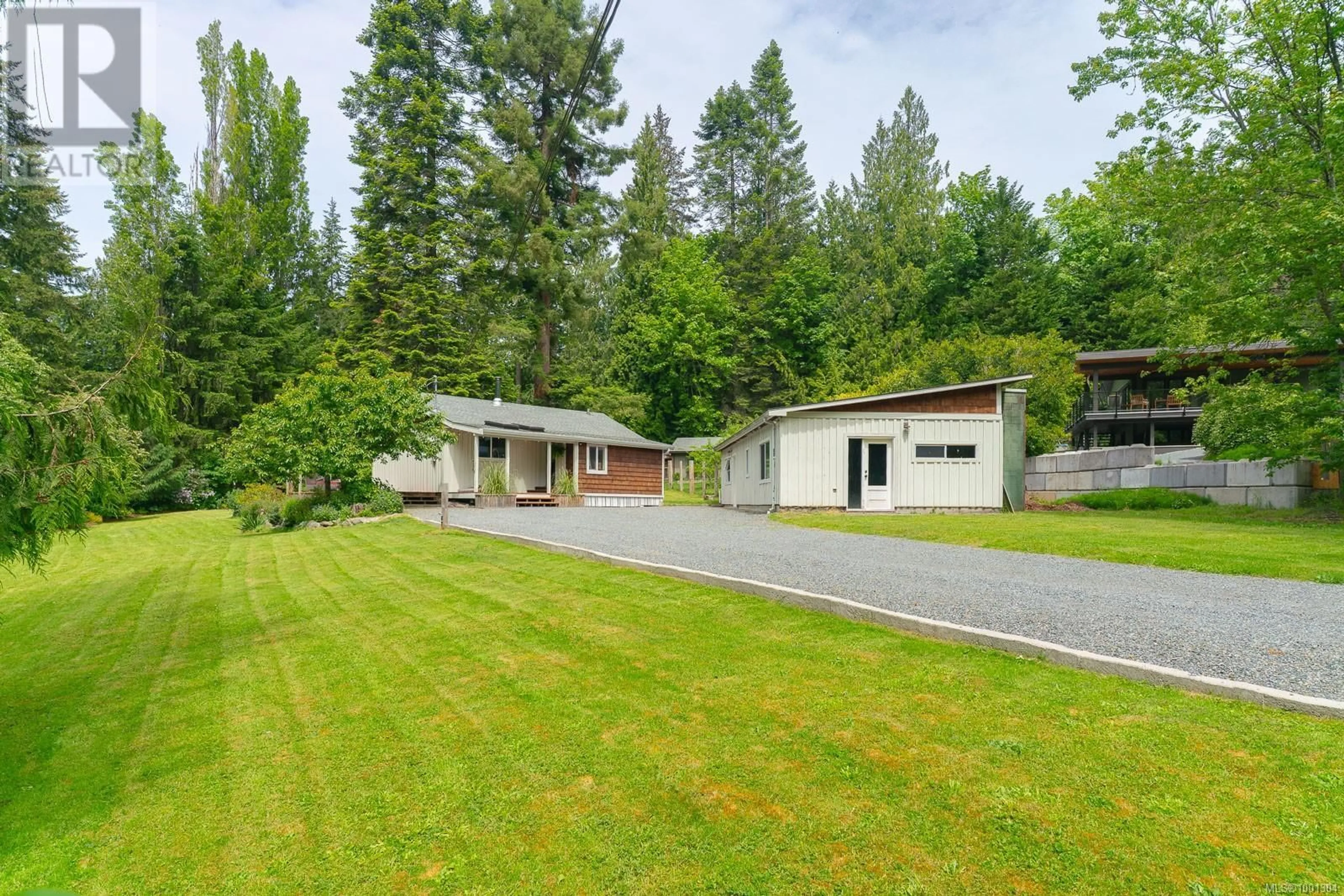 A pic from outside/outdoor area/front of a property/back of a property/a pic from drone, unknown for 1588 RUGG ROAD, Nanaimo British Columbia V9X1N1