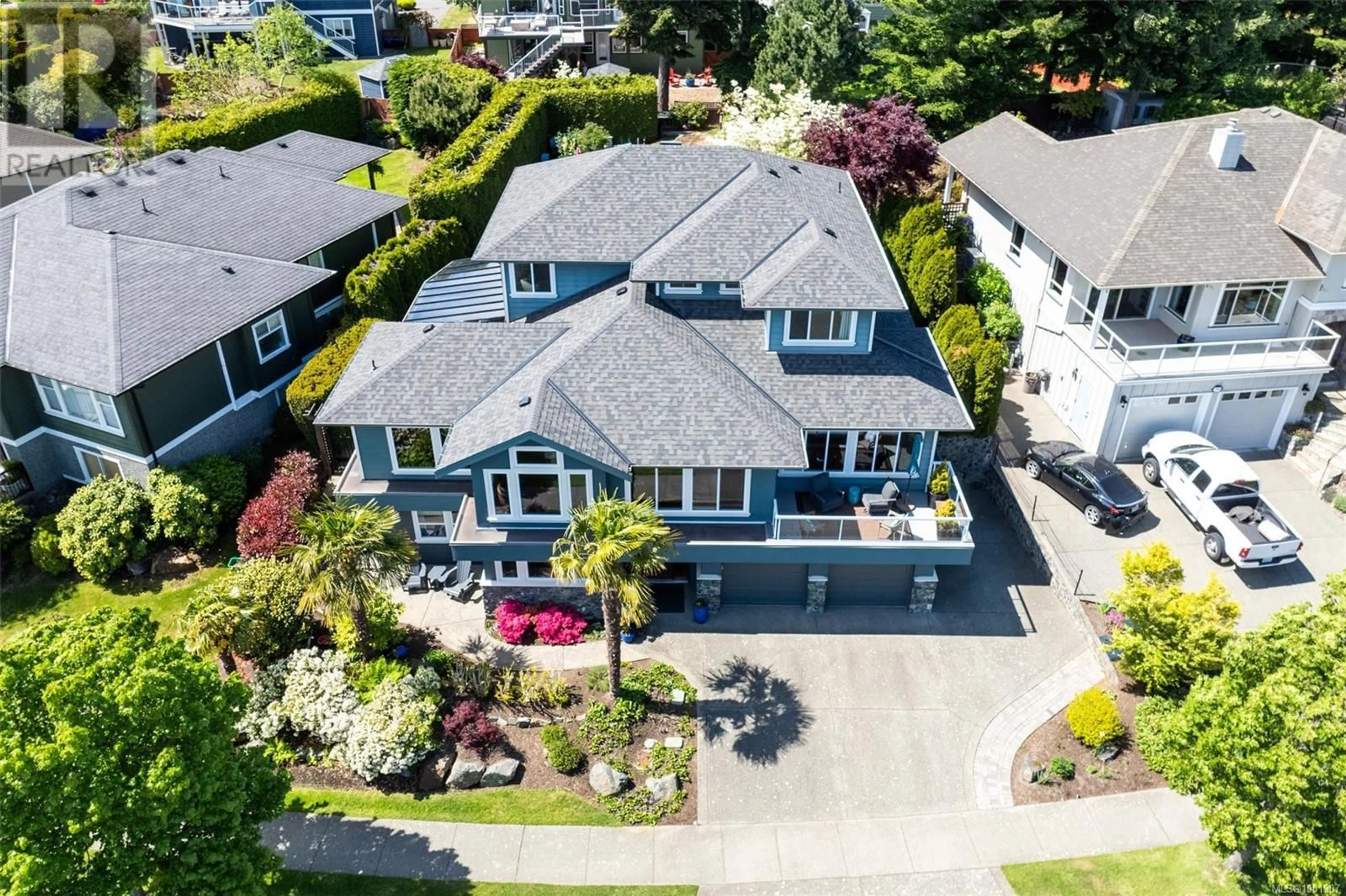 A pic from outside/outdoor area/front of a property/back of a property/a pic from drone, street for 3548 PROMENADE CRESCENT, Colwood British Columbia V9C4L2